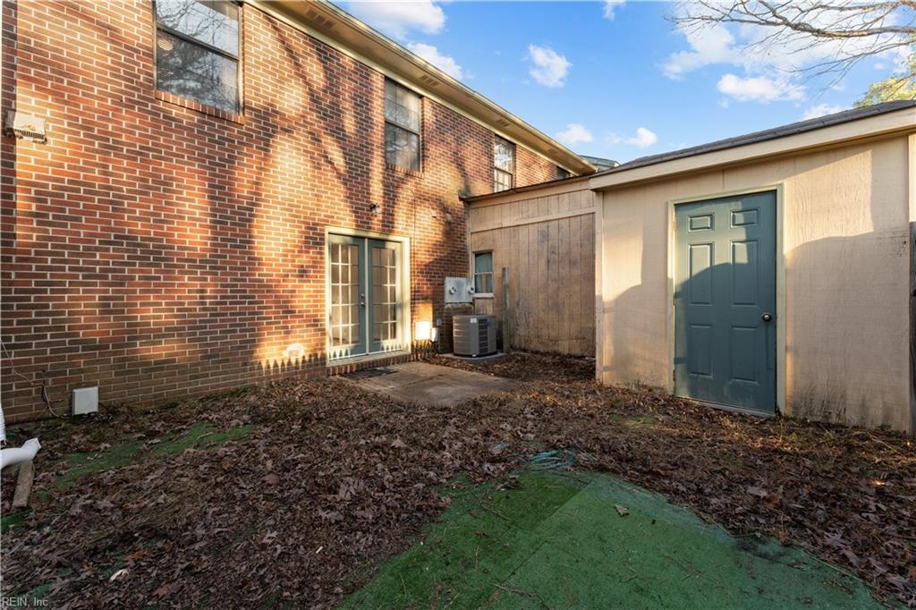 389 Jury LN D