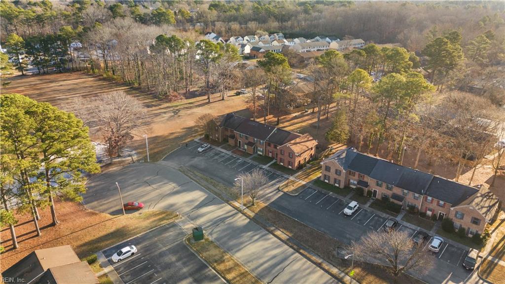 389 Jury LN D