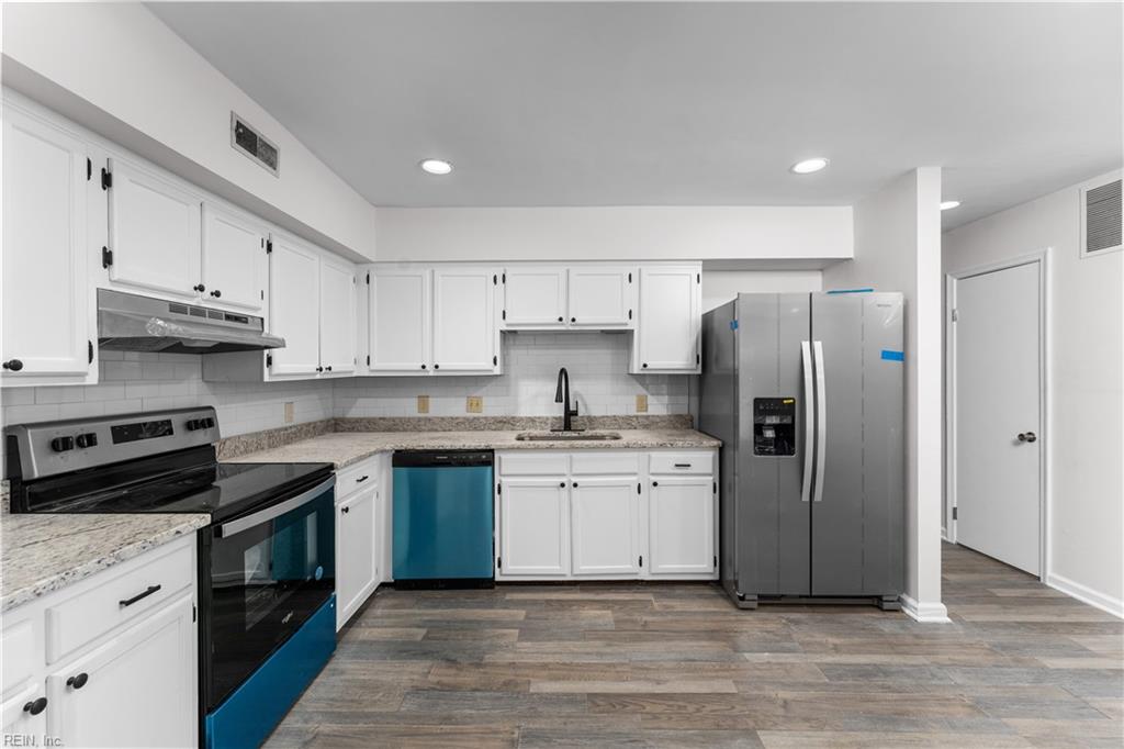 389 Jury LN D