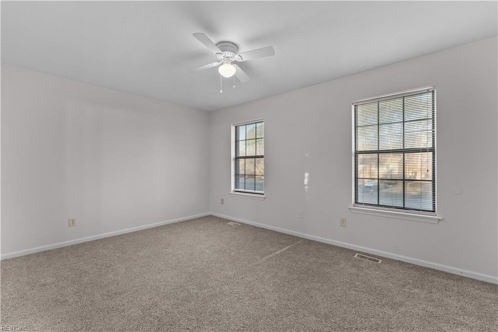 389 Jury LN D