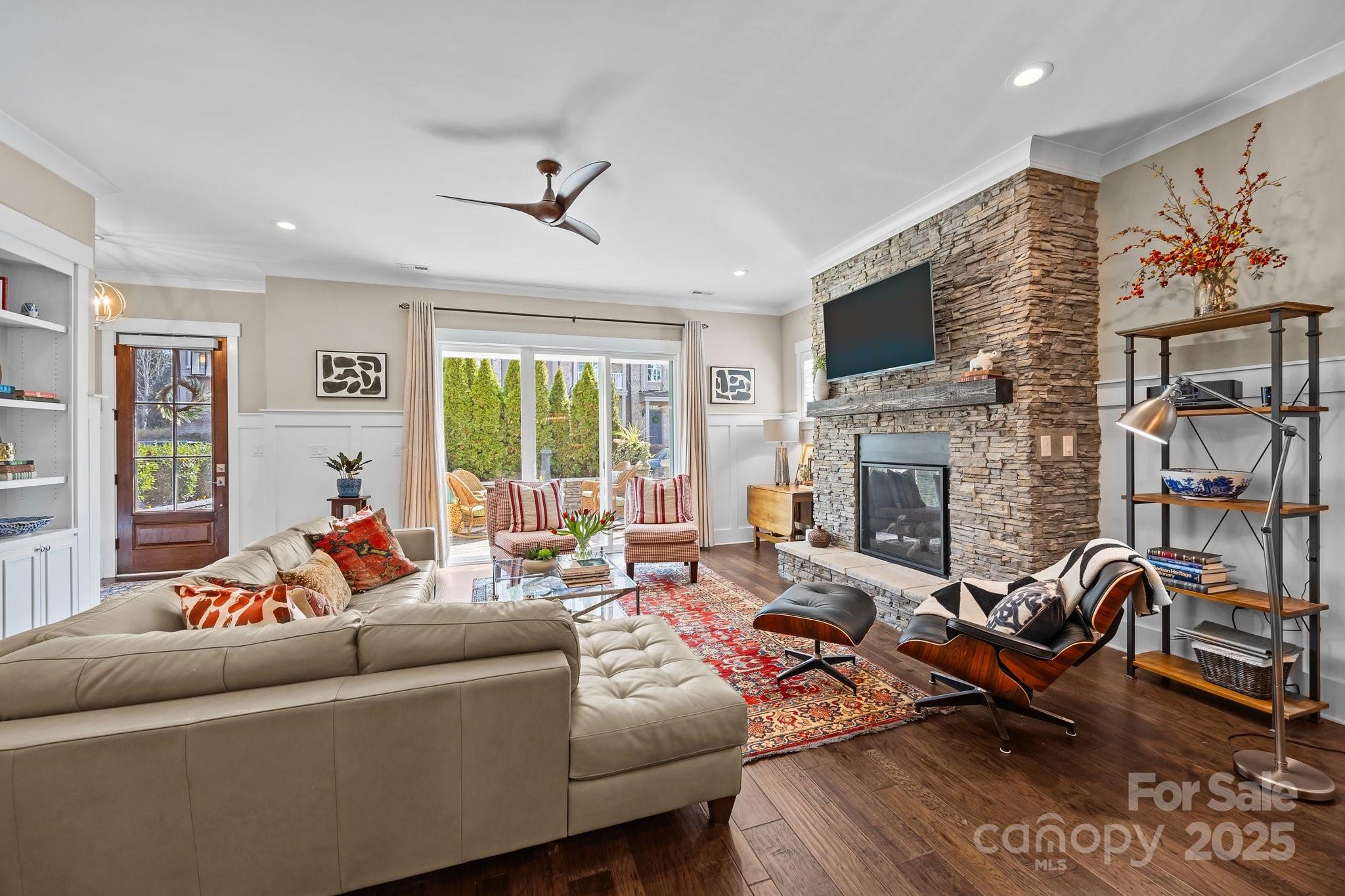 736 Amalfi Drive