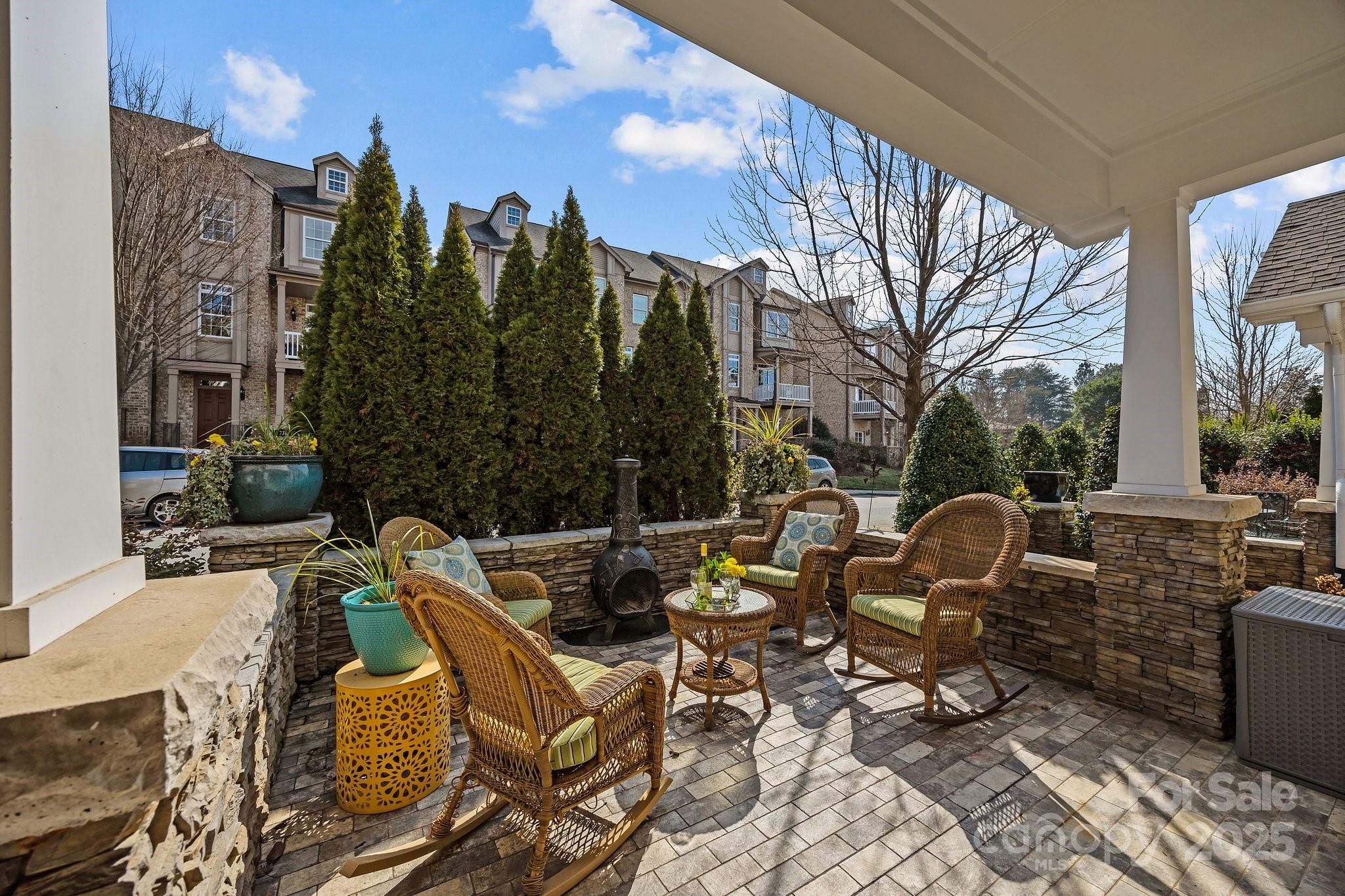 736 Amalfi Drive