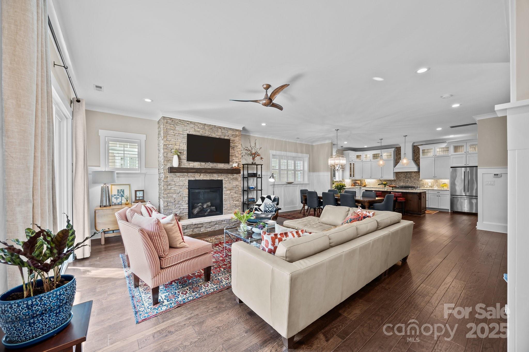 736 Amalfi Drive