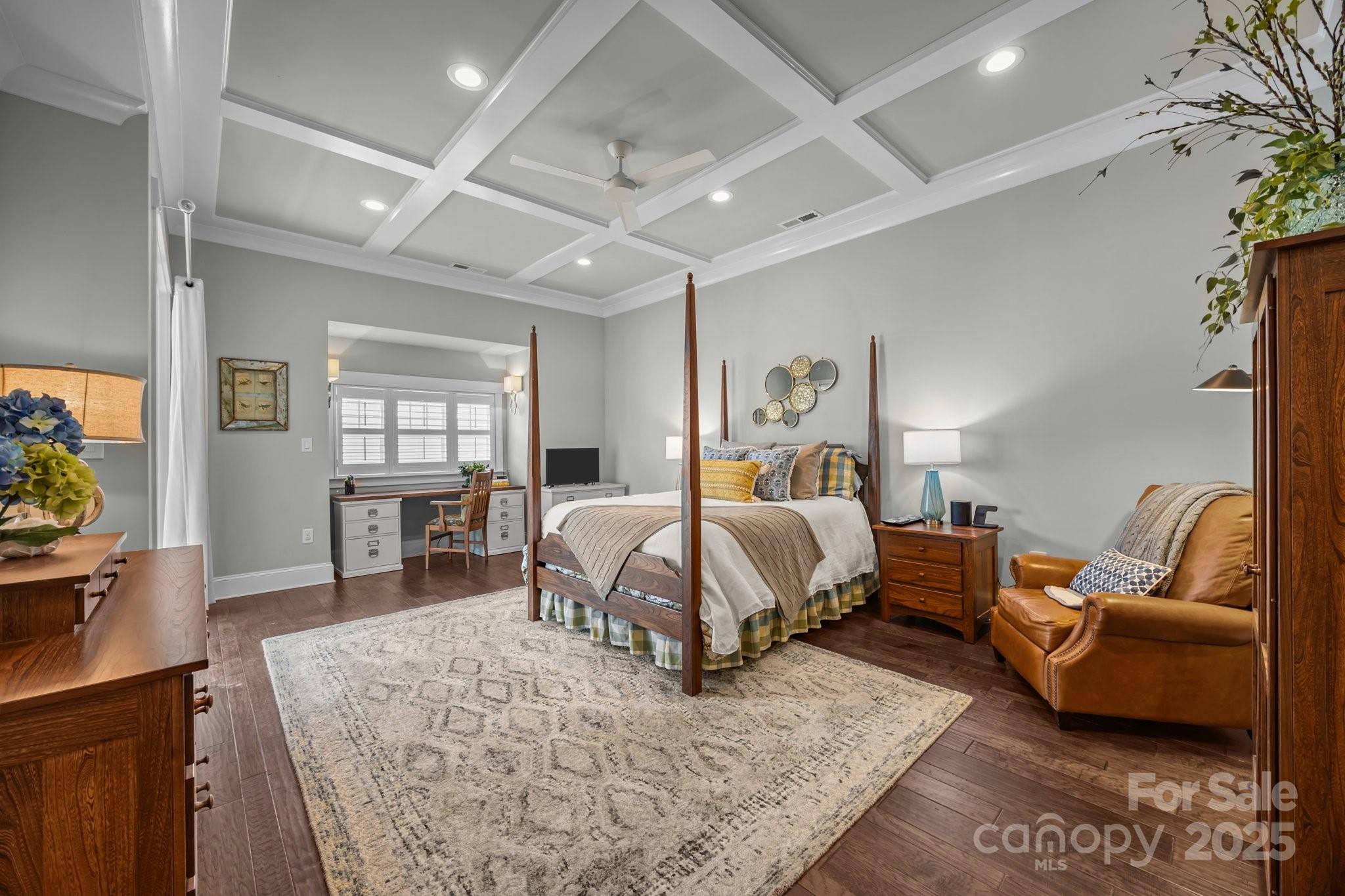 736 Amalfi Drive