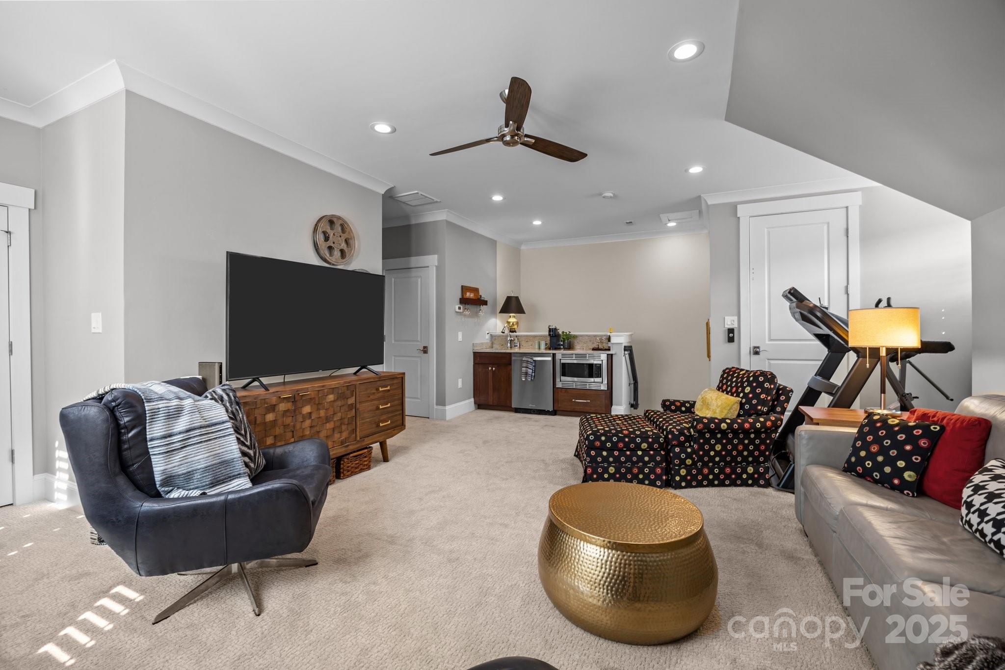 736 Amalfi Drive