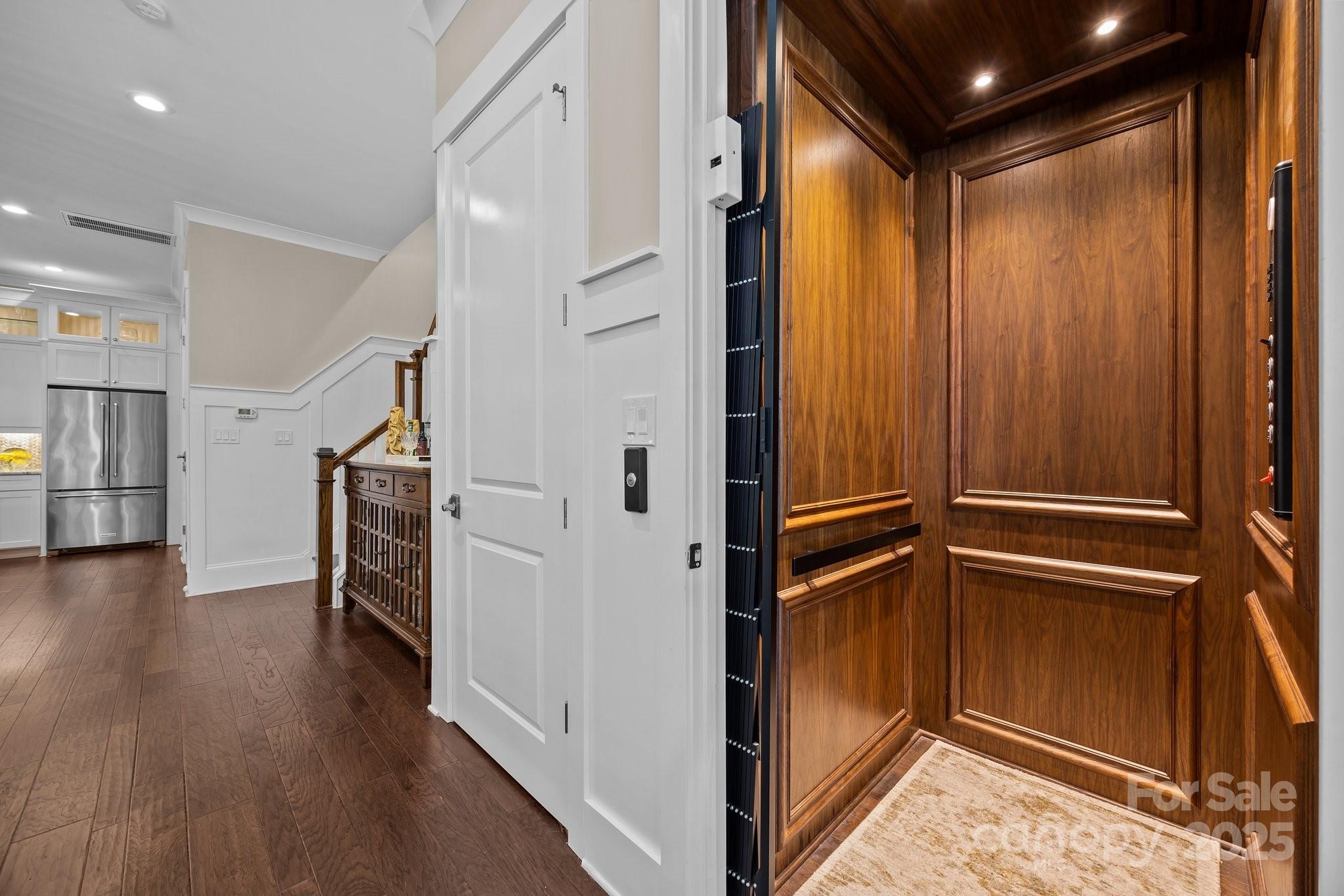 736 Amalfi Drive