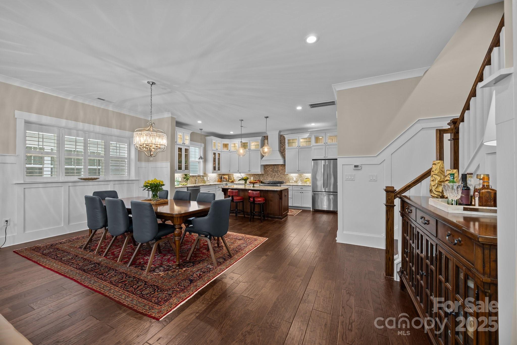 736 Amalfi Drive