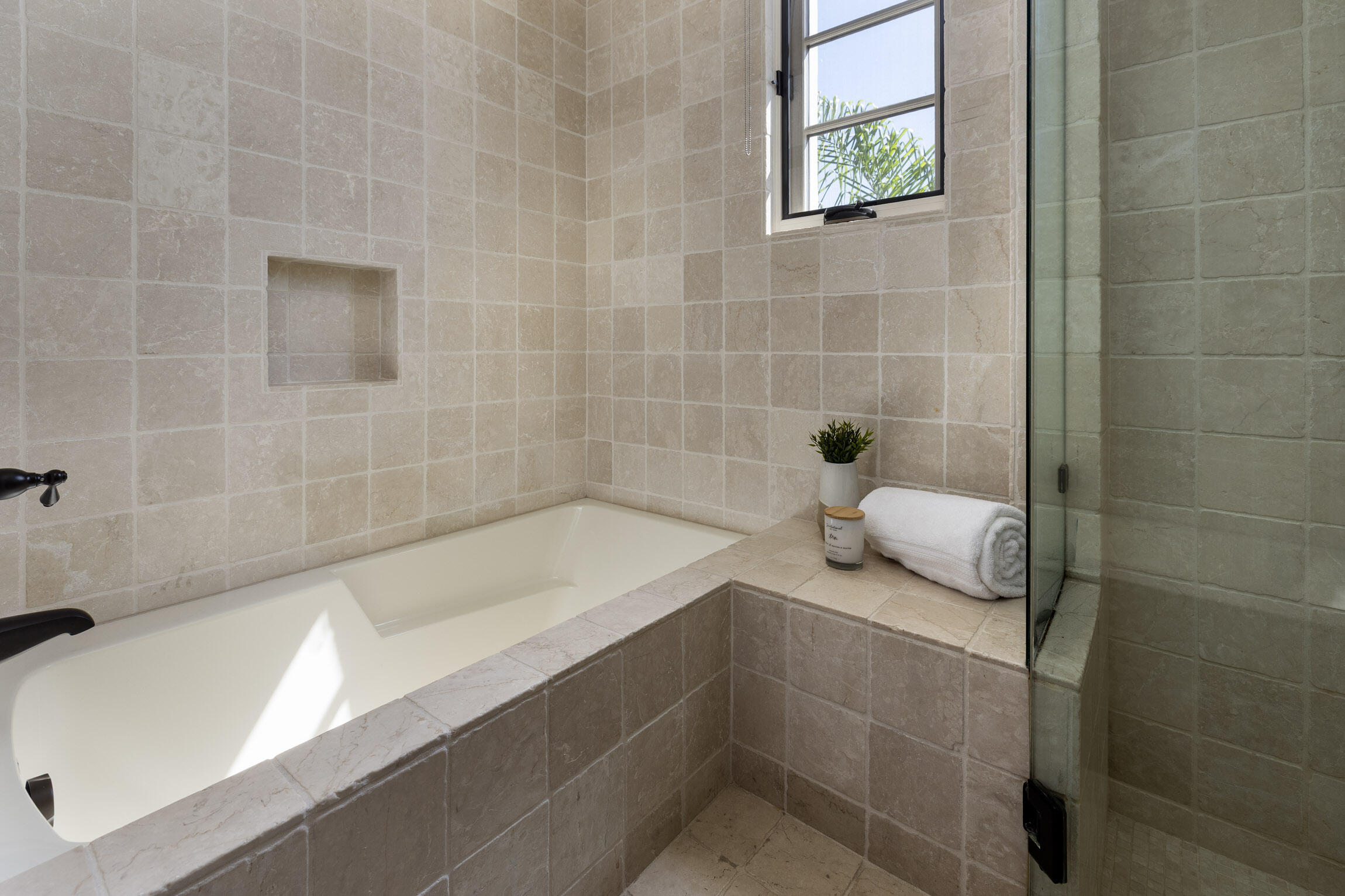 216 E Figueroa Street