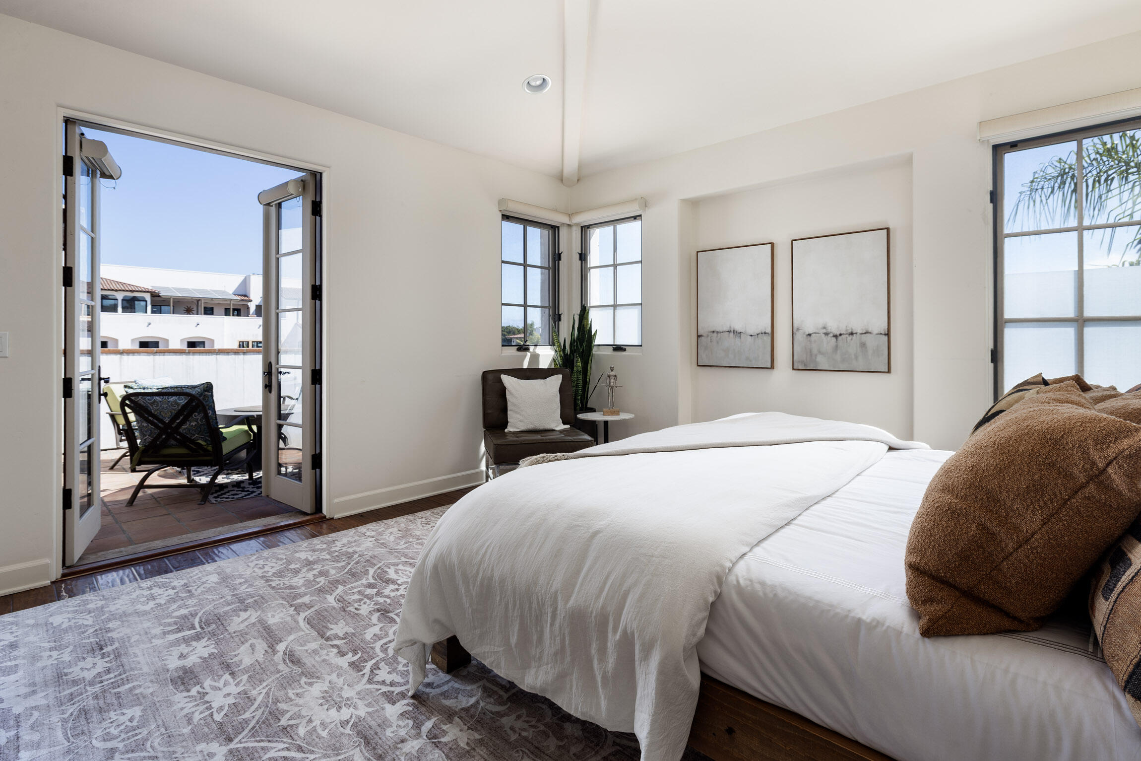216 E Figueroa Street