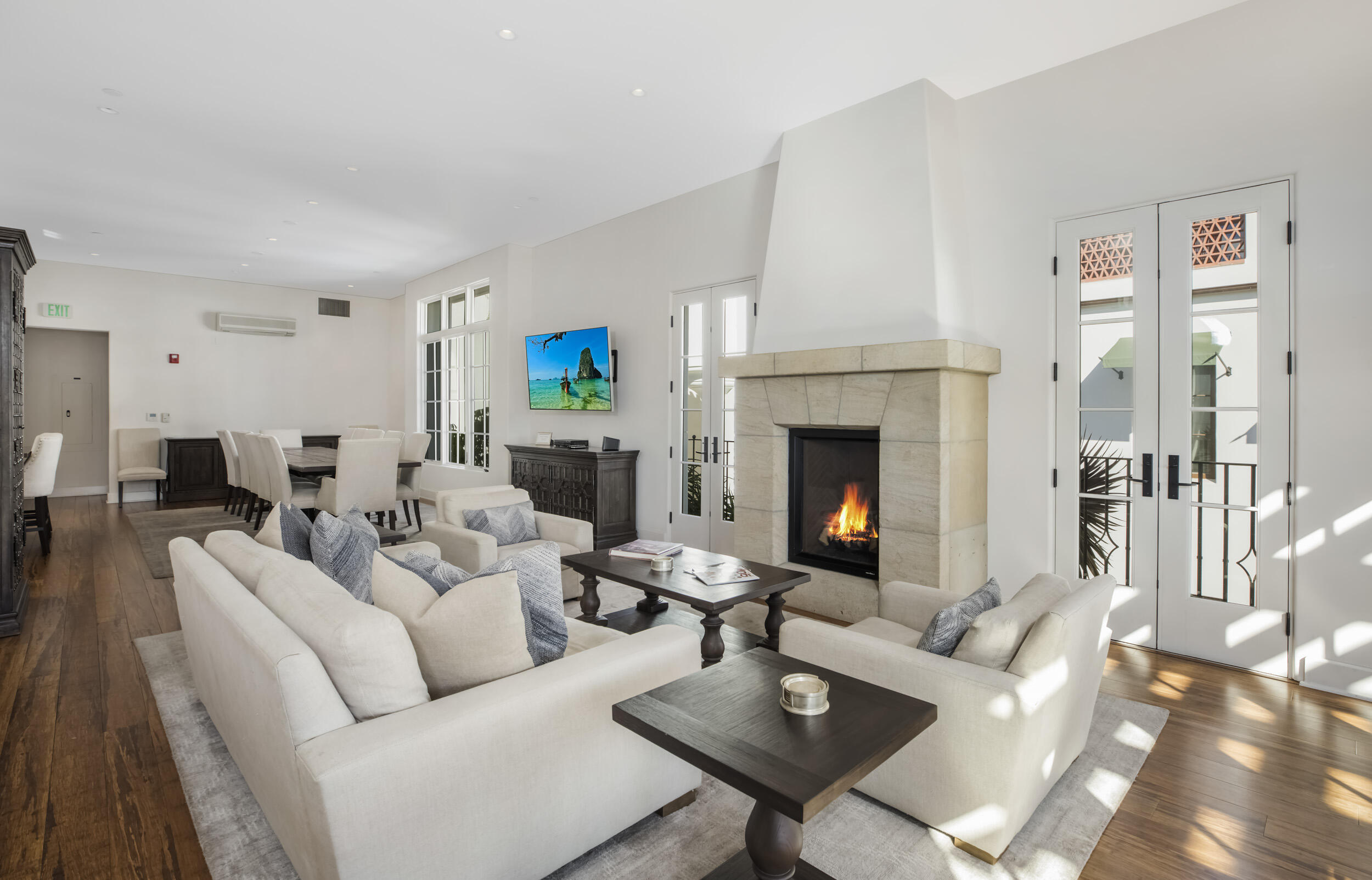 18 W Victoria Street Apt 302