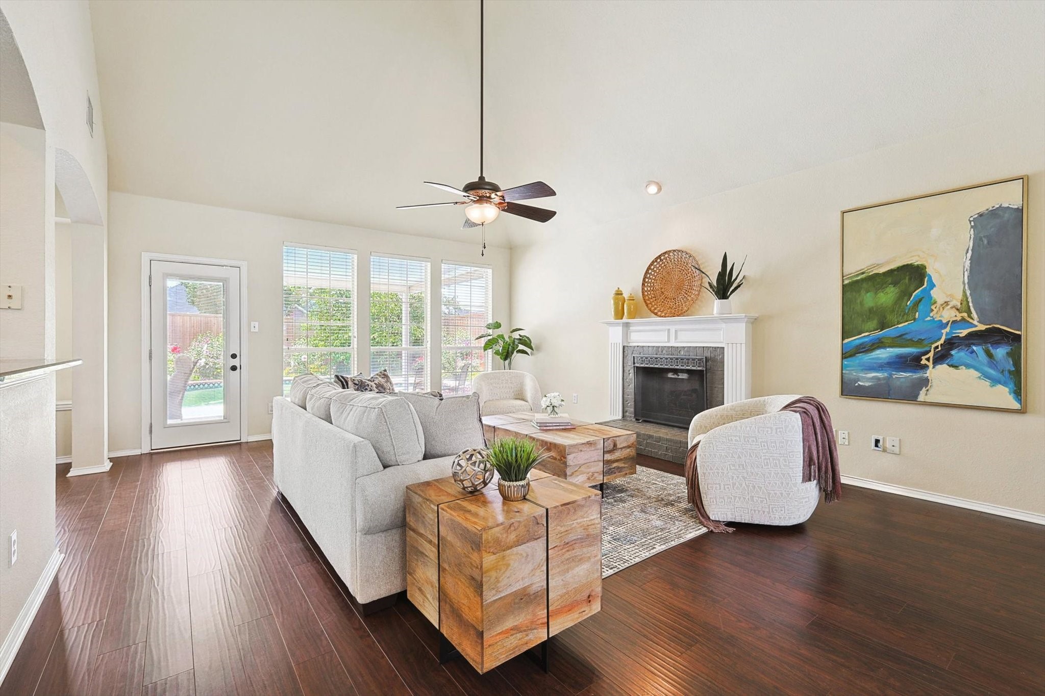 1192 Valley Oaks Drive