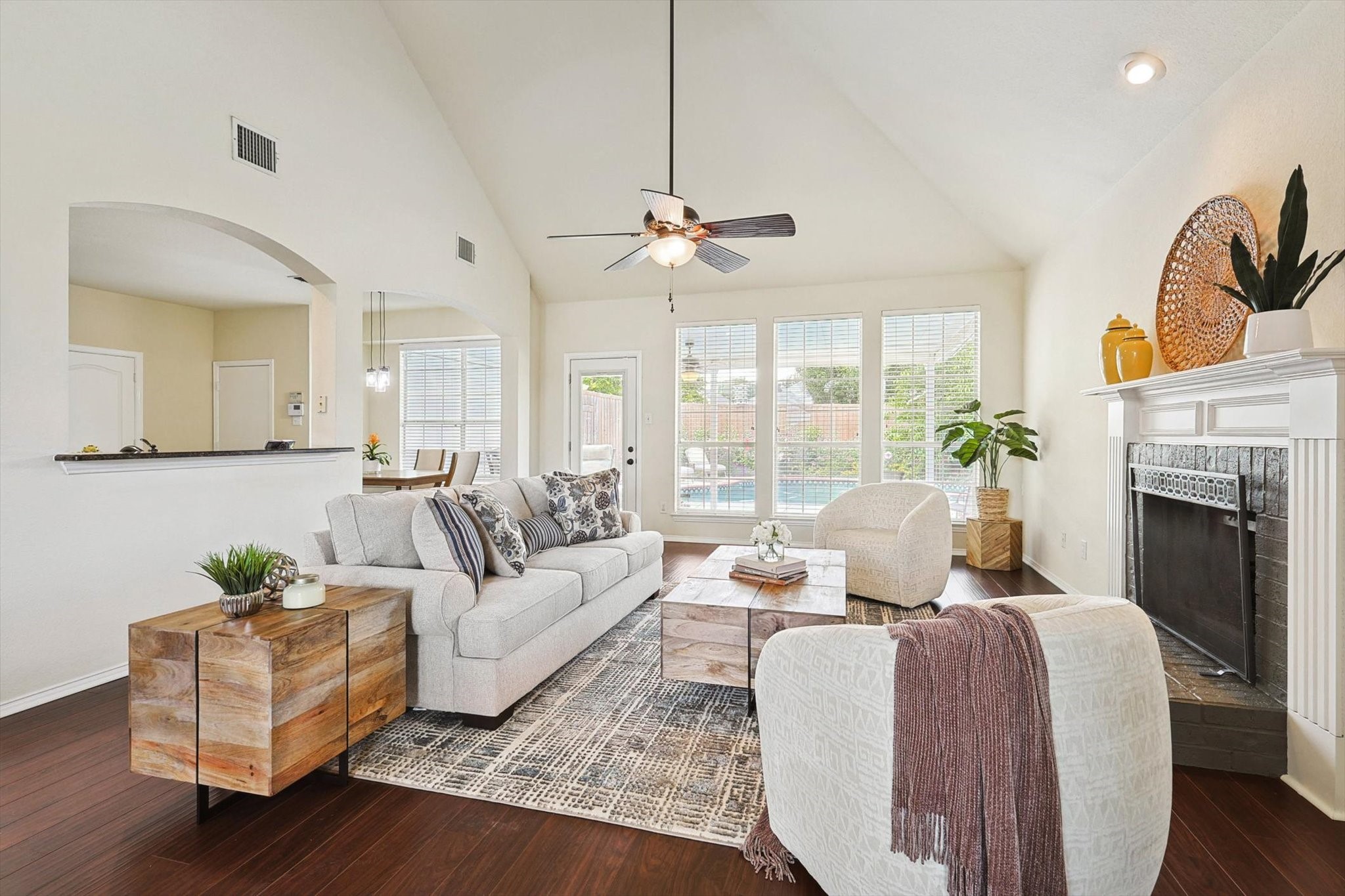 1192 Valley Oaks Drive