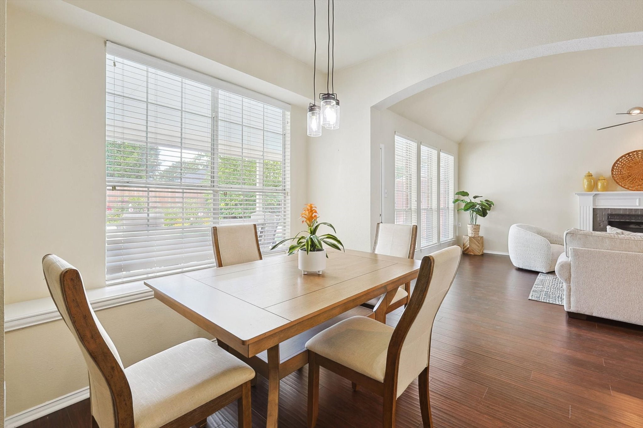 1192 Valley Oaks Drive