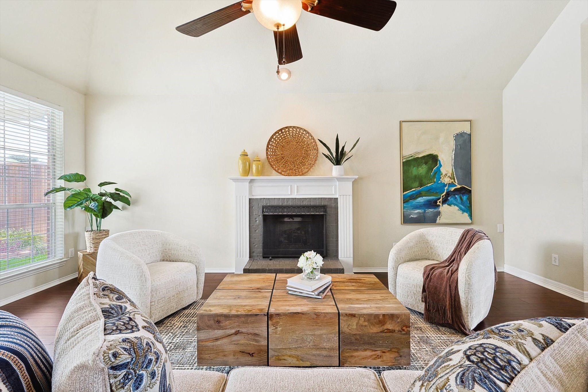 1192 Valley Oaks Drive