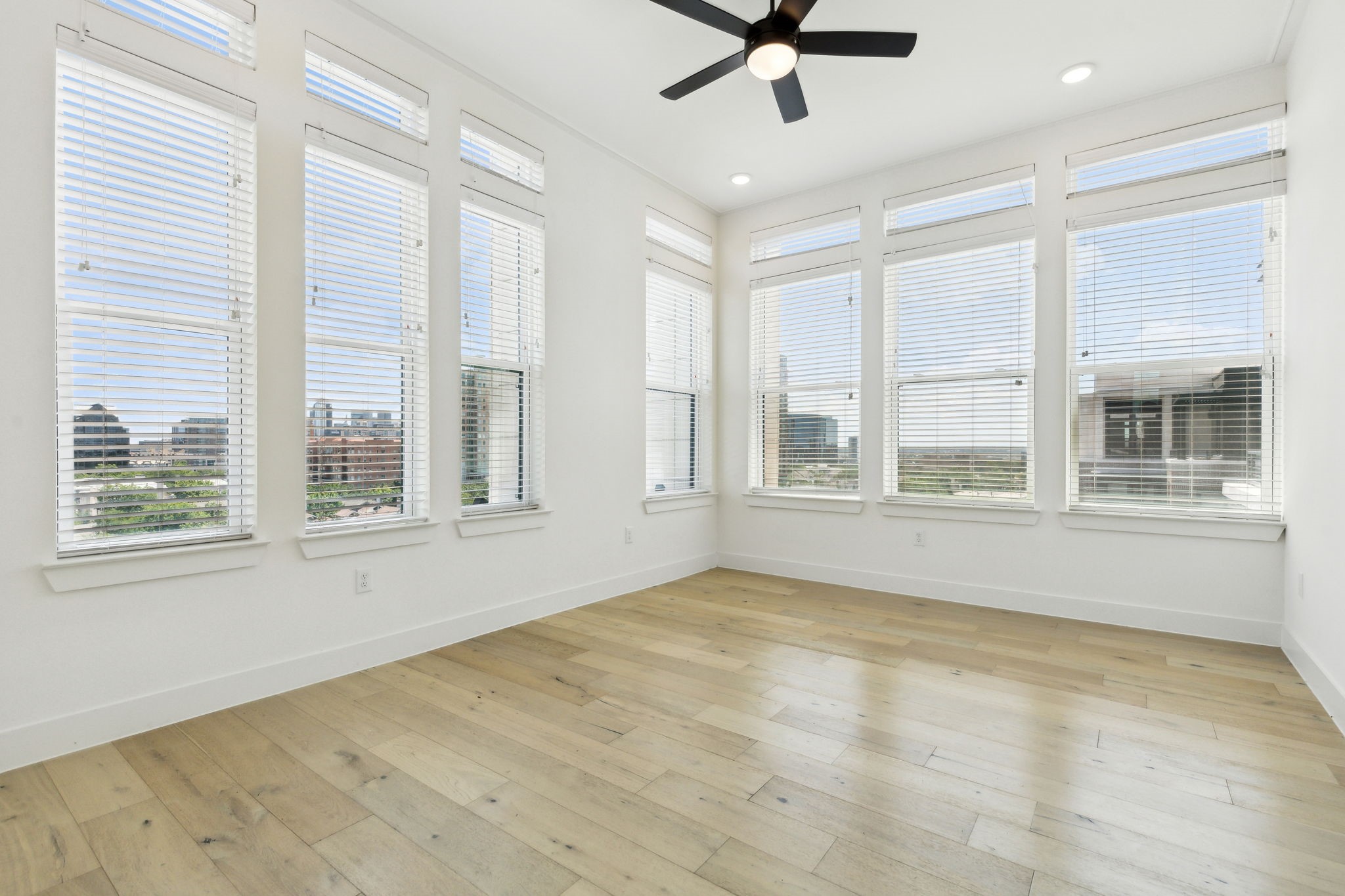 2929 Oak Lawn Avenue 743