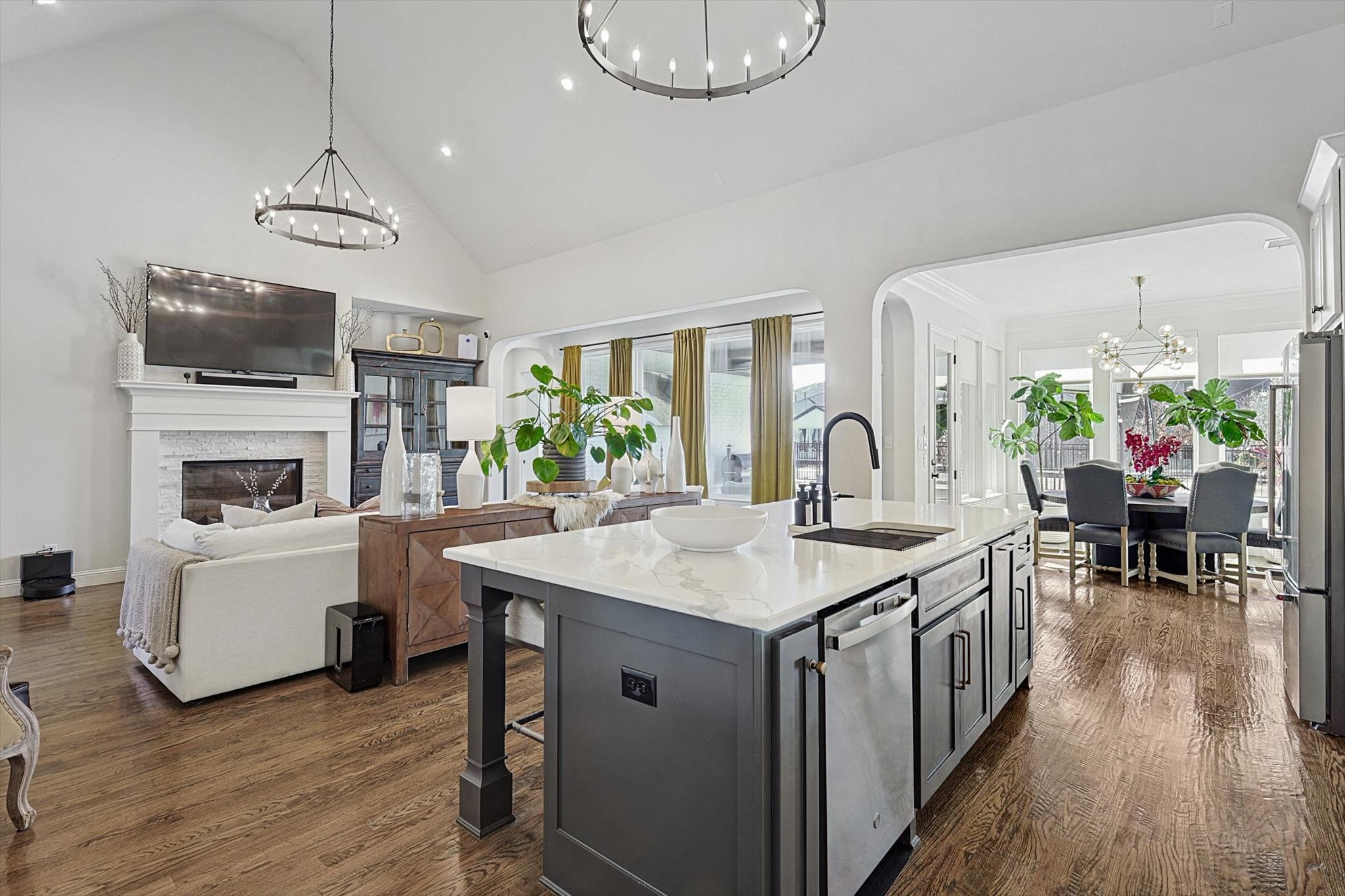 3351 Waverly Drive