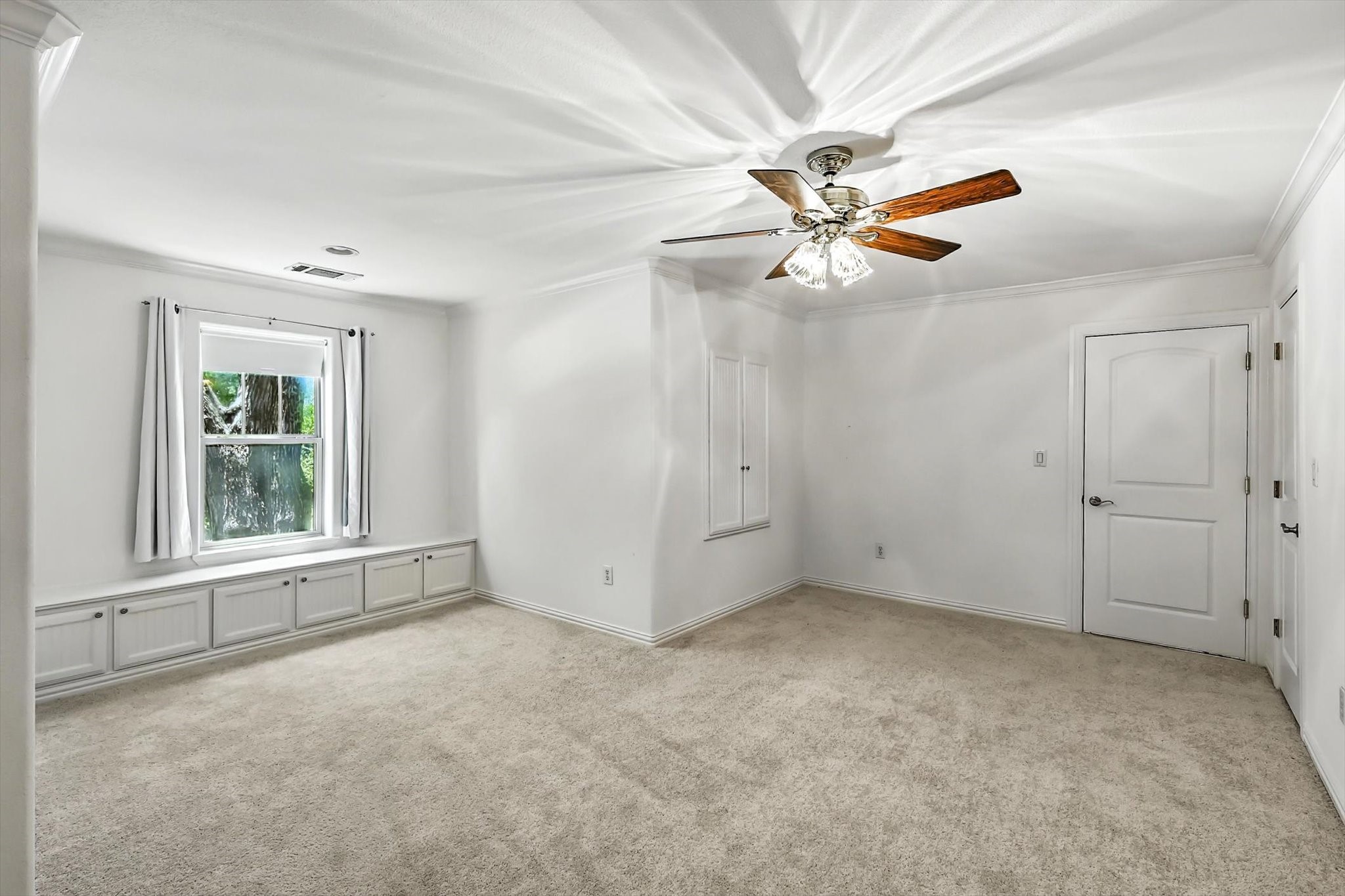 1032 Sunswept Terrace