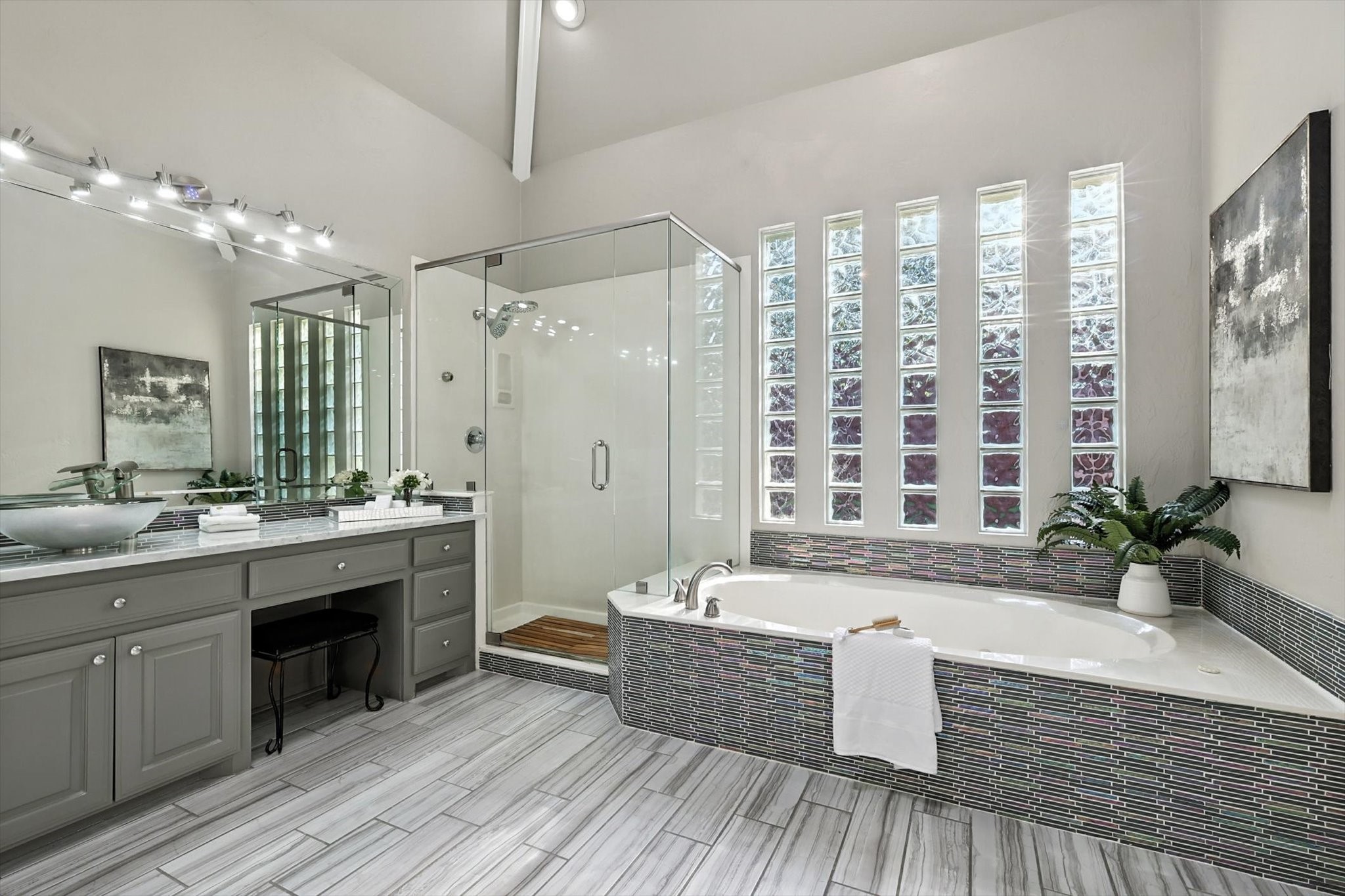 6643 Gretchen Lane