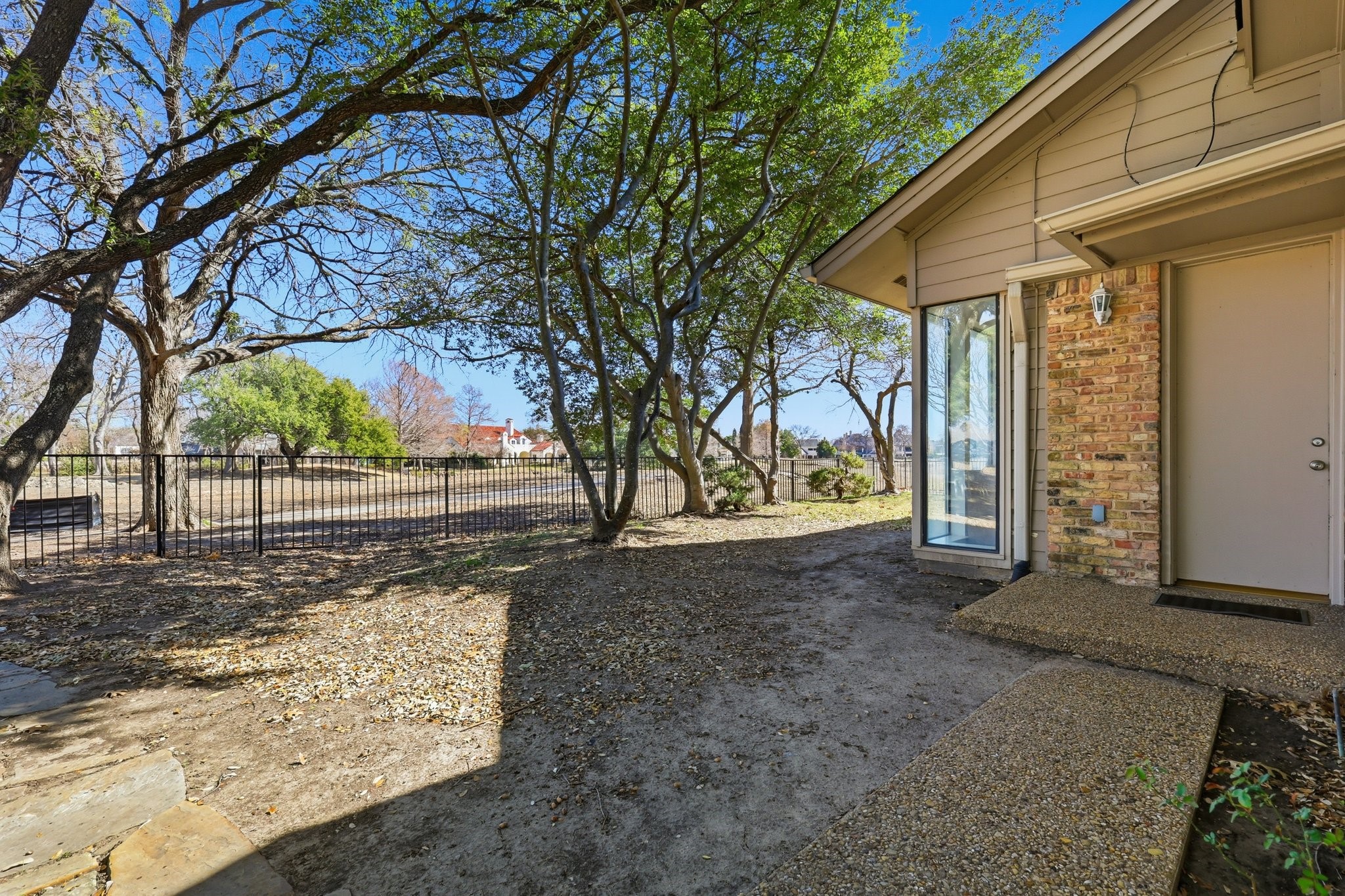 5806 Bent Trail
