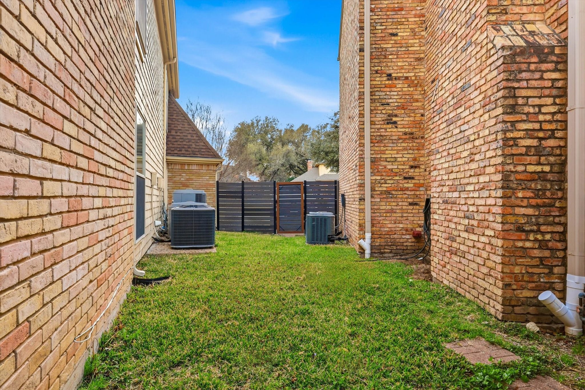 16815 Village Lane