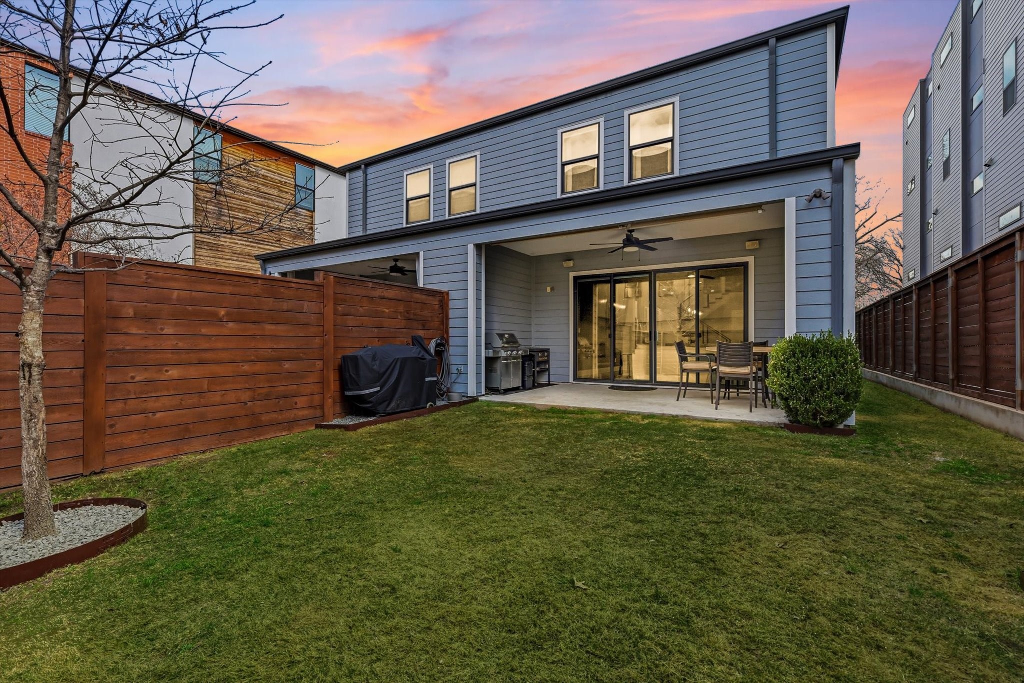 1925 N Prairie Avenue