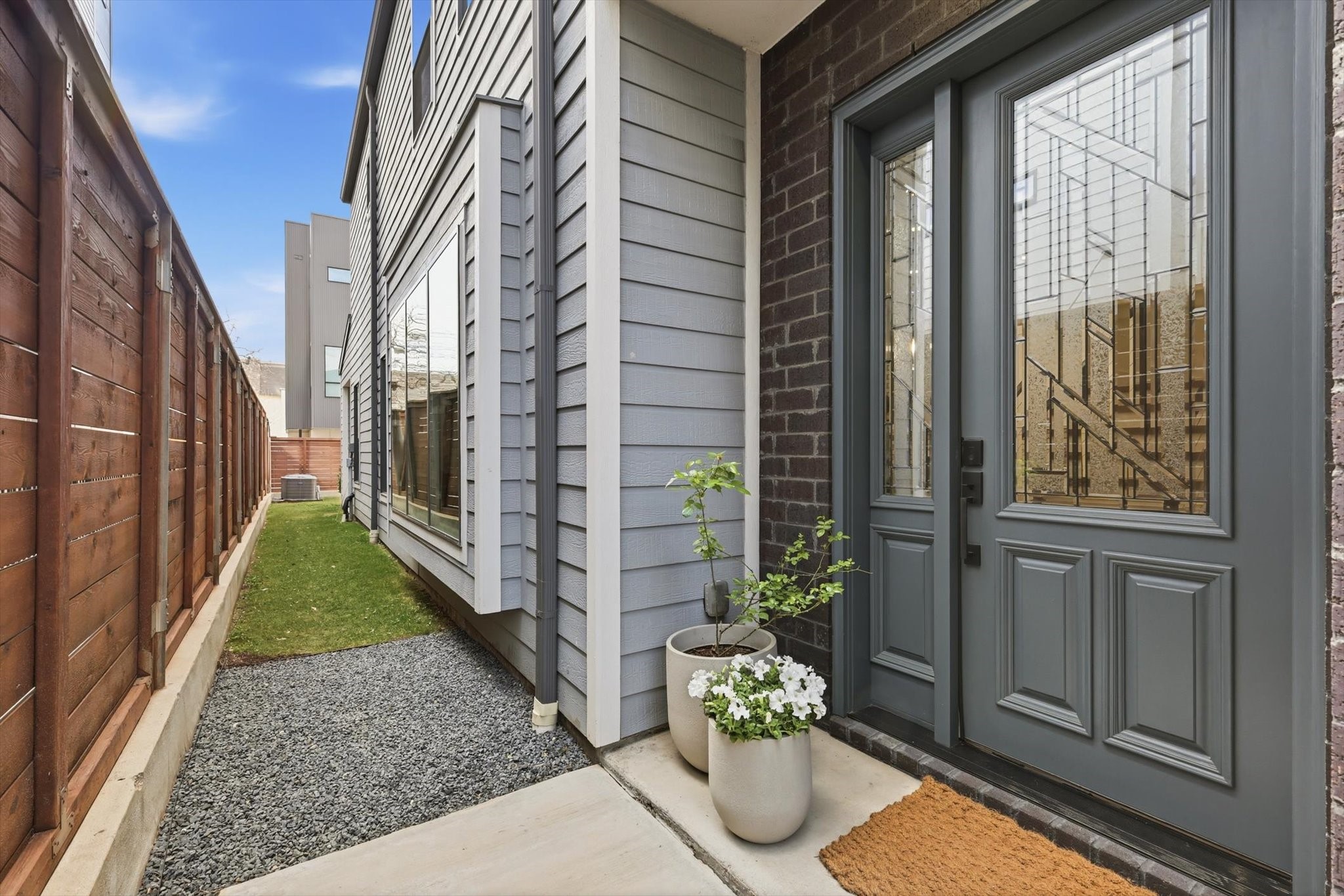 1925 N Prairie Avenue