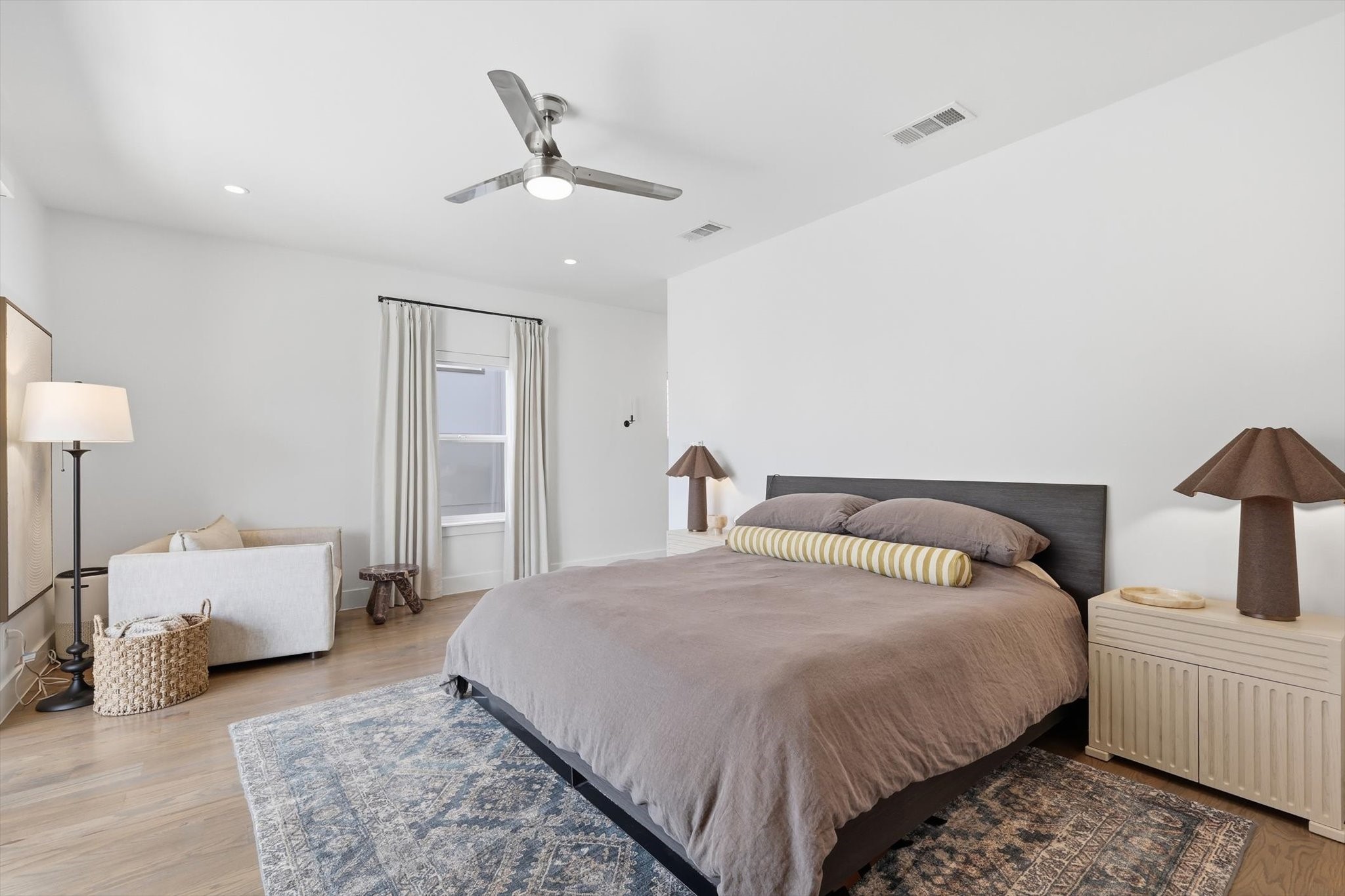 1925 N Prairie Avenue