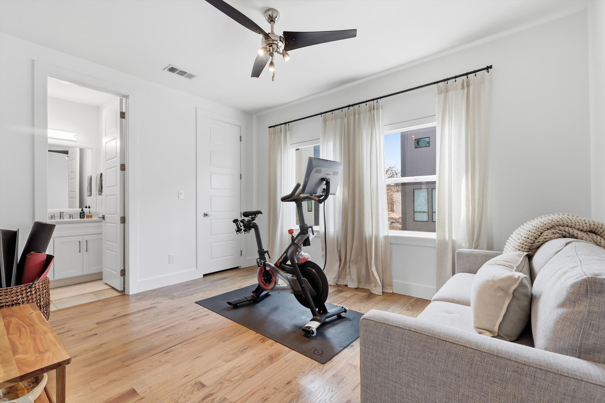 1925 N Prairie Avenue