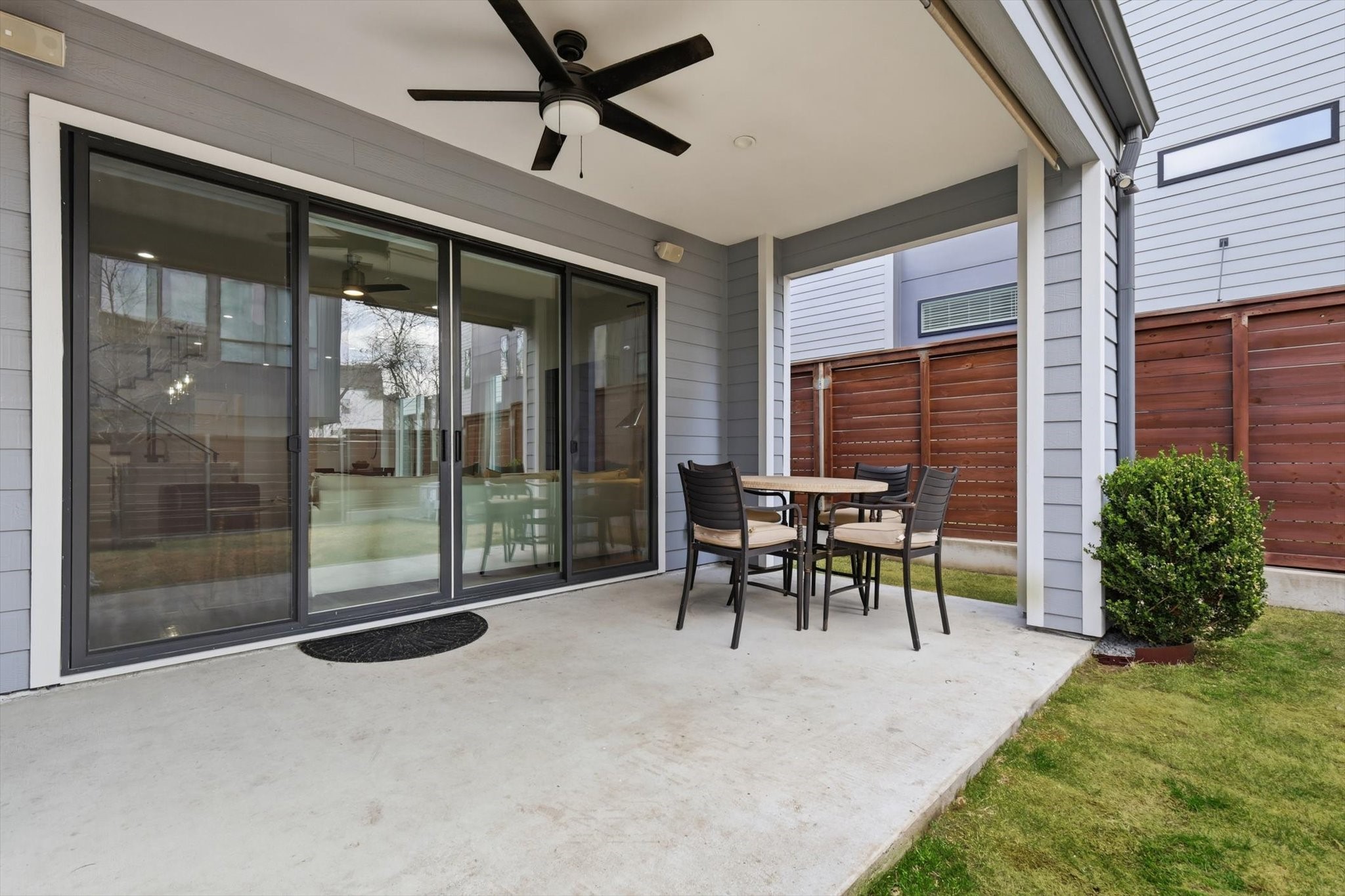 1925 N Prairie Avenue