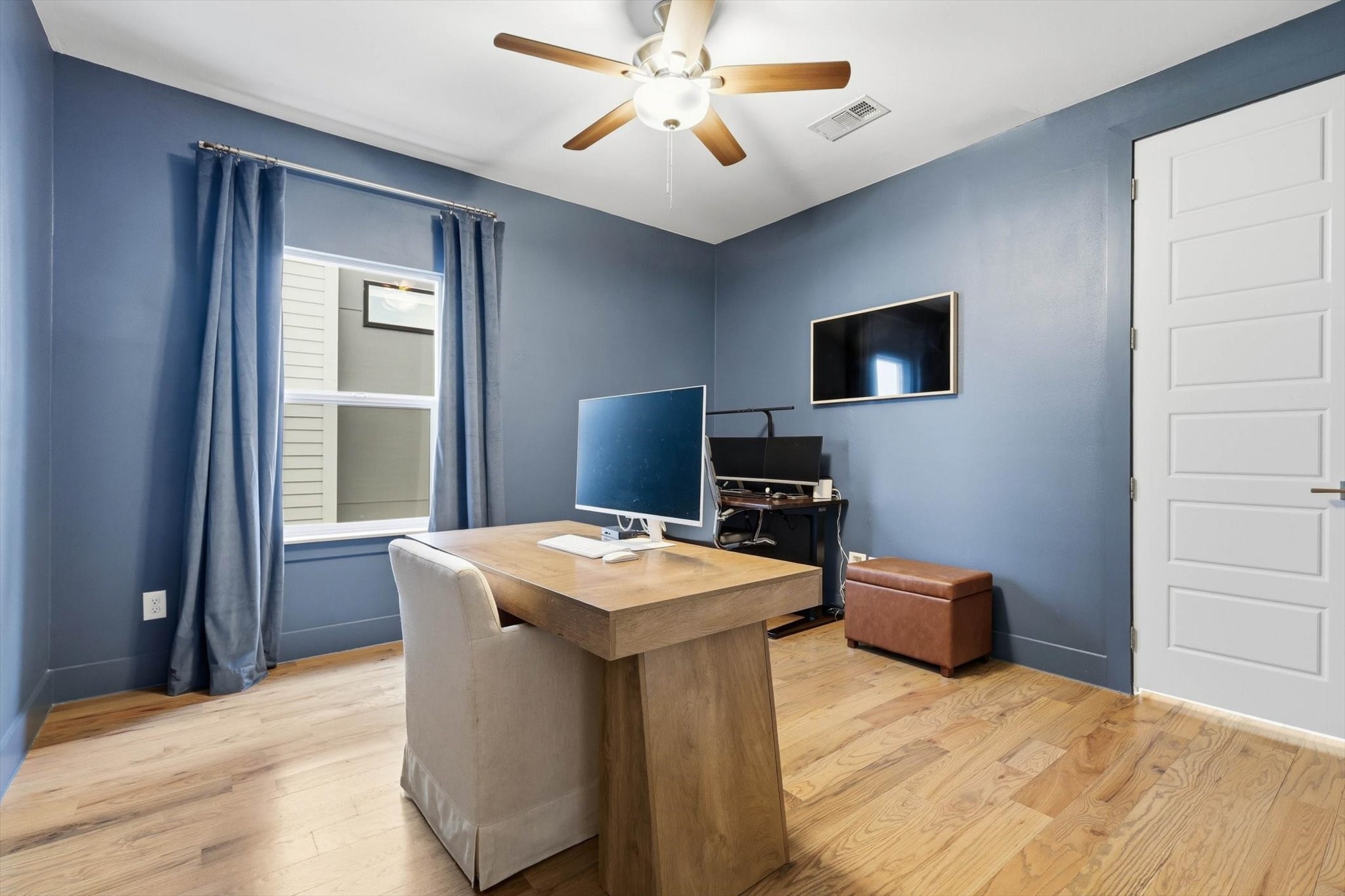 1925 N Prairie Avenue