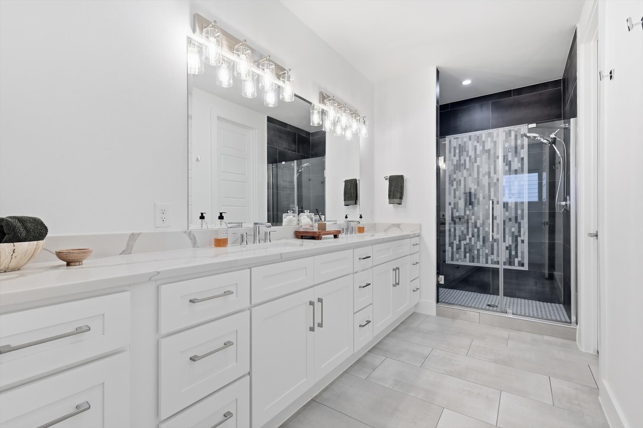 1925 N Prairie Avenue