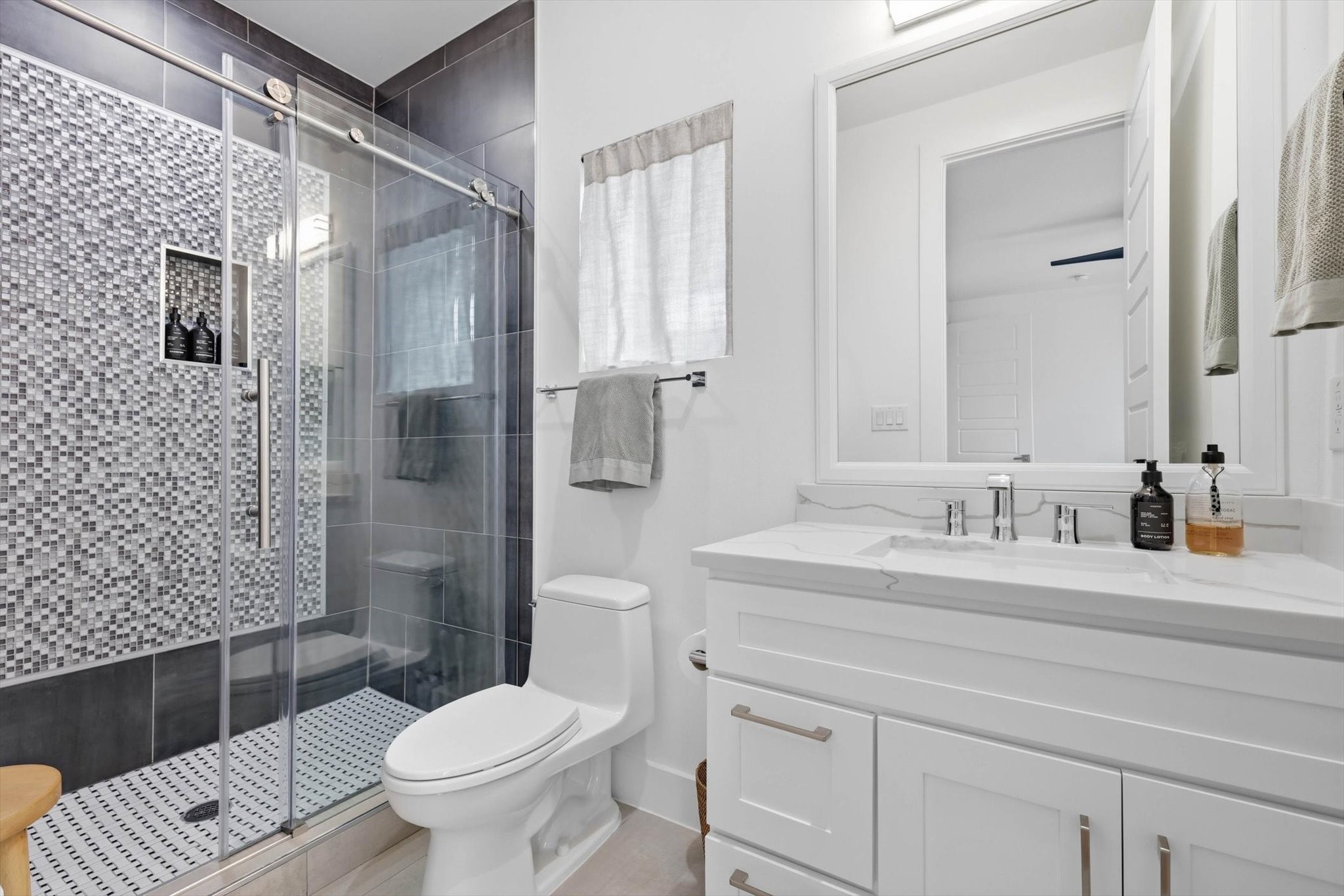 1925 N Prairie Avenue