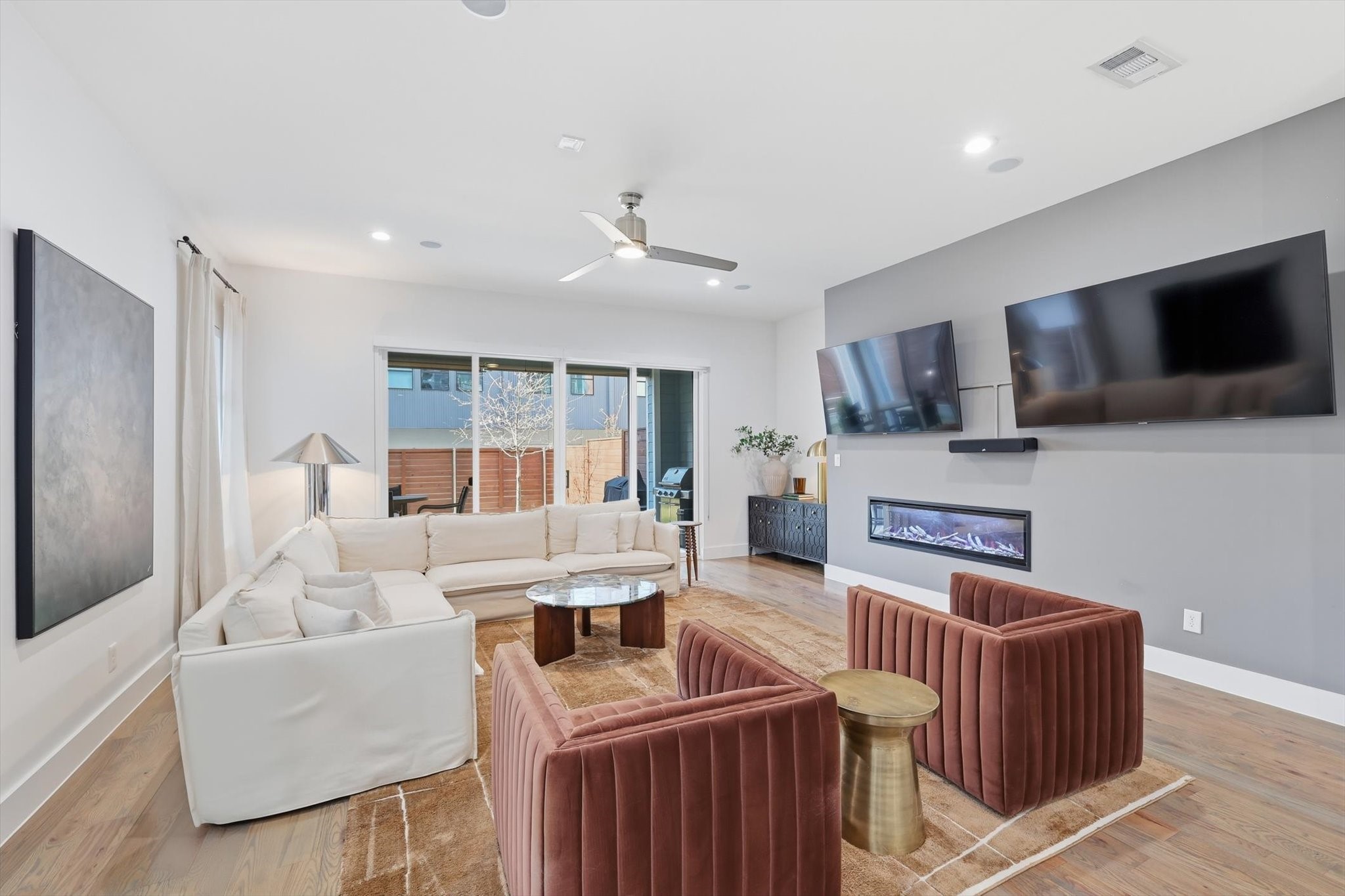 1925 N Prairie Avenue