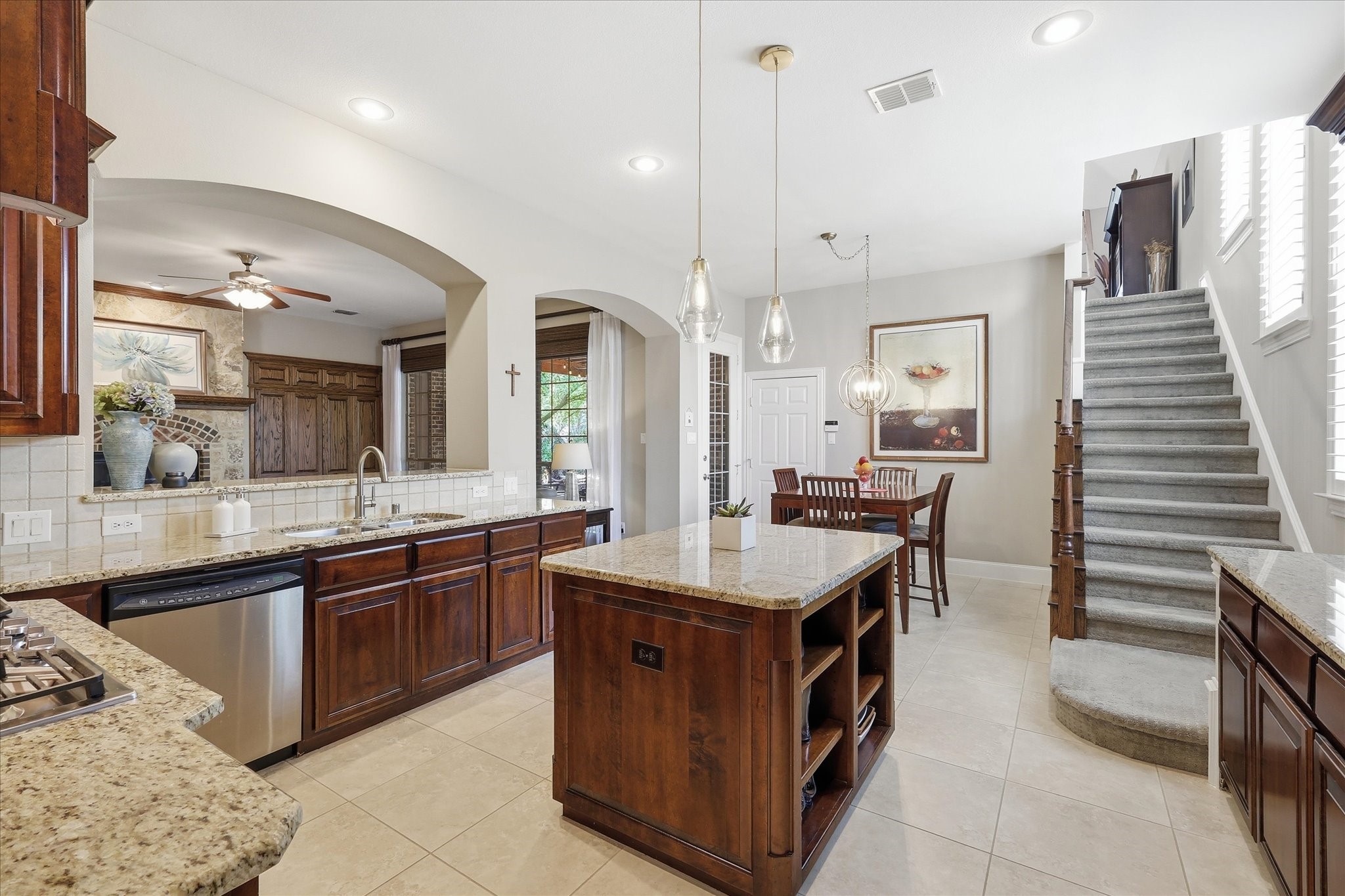901 Foxworth Court