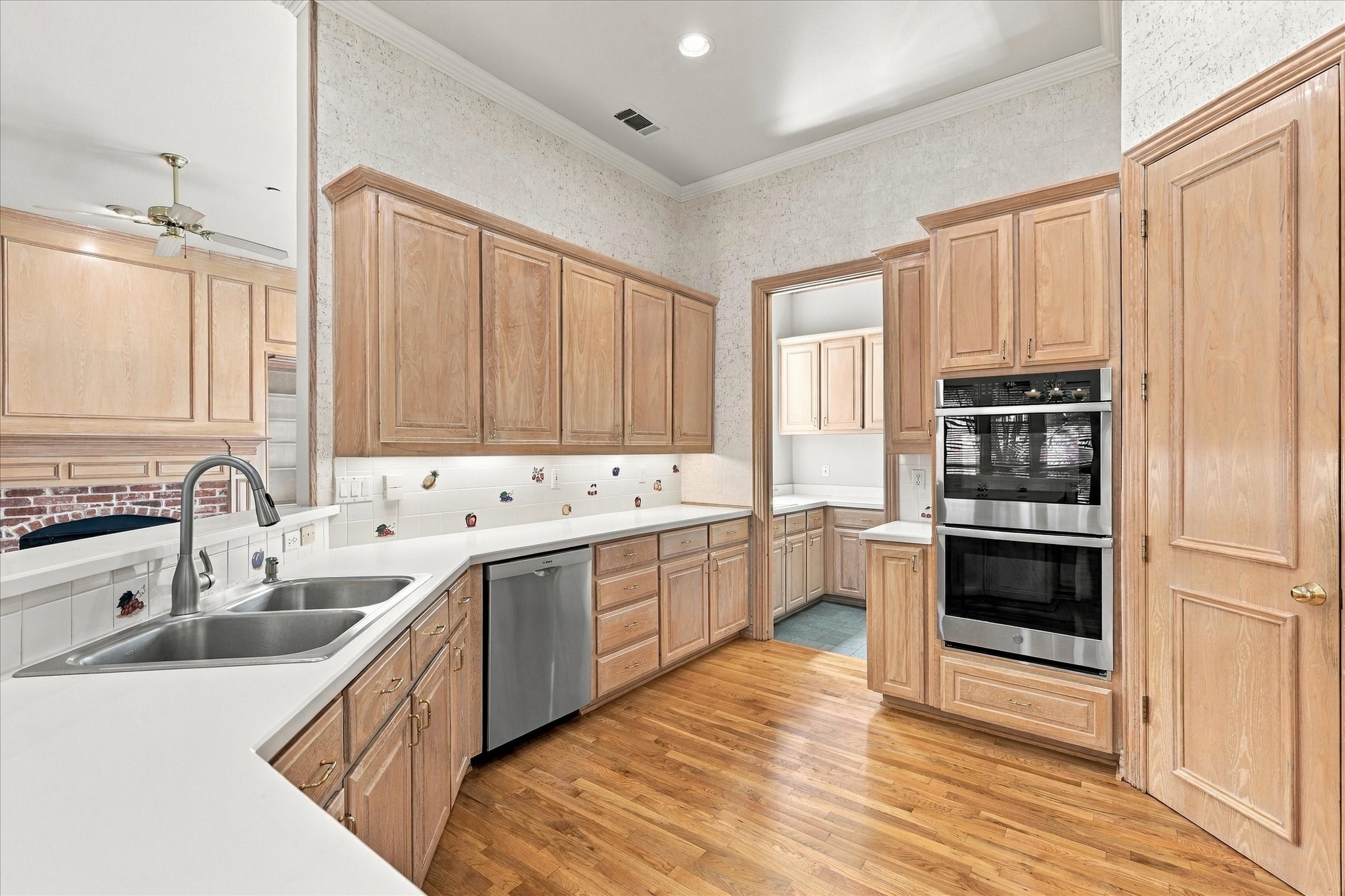 14762 Bedivere Court