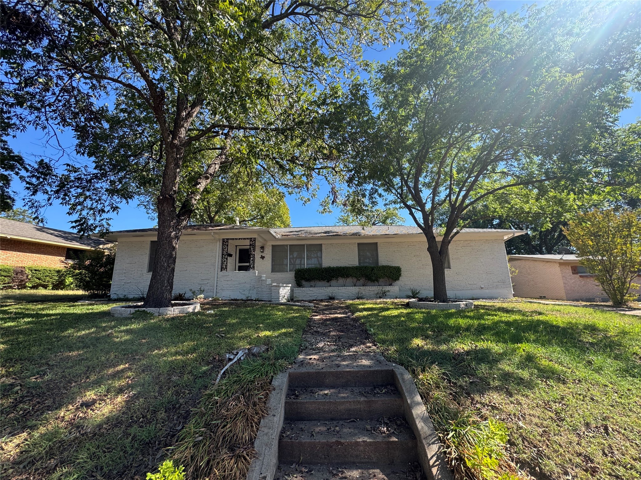 514 W Ridgewood Drive