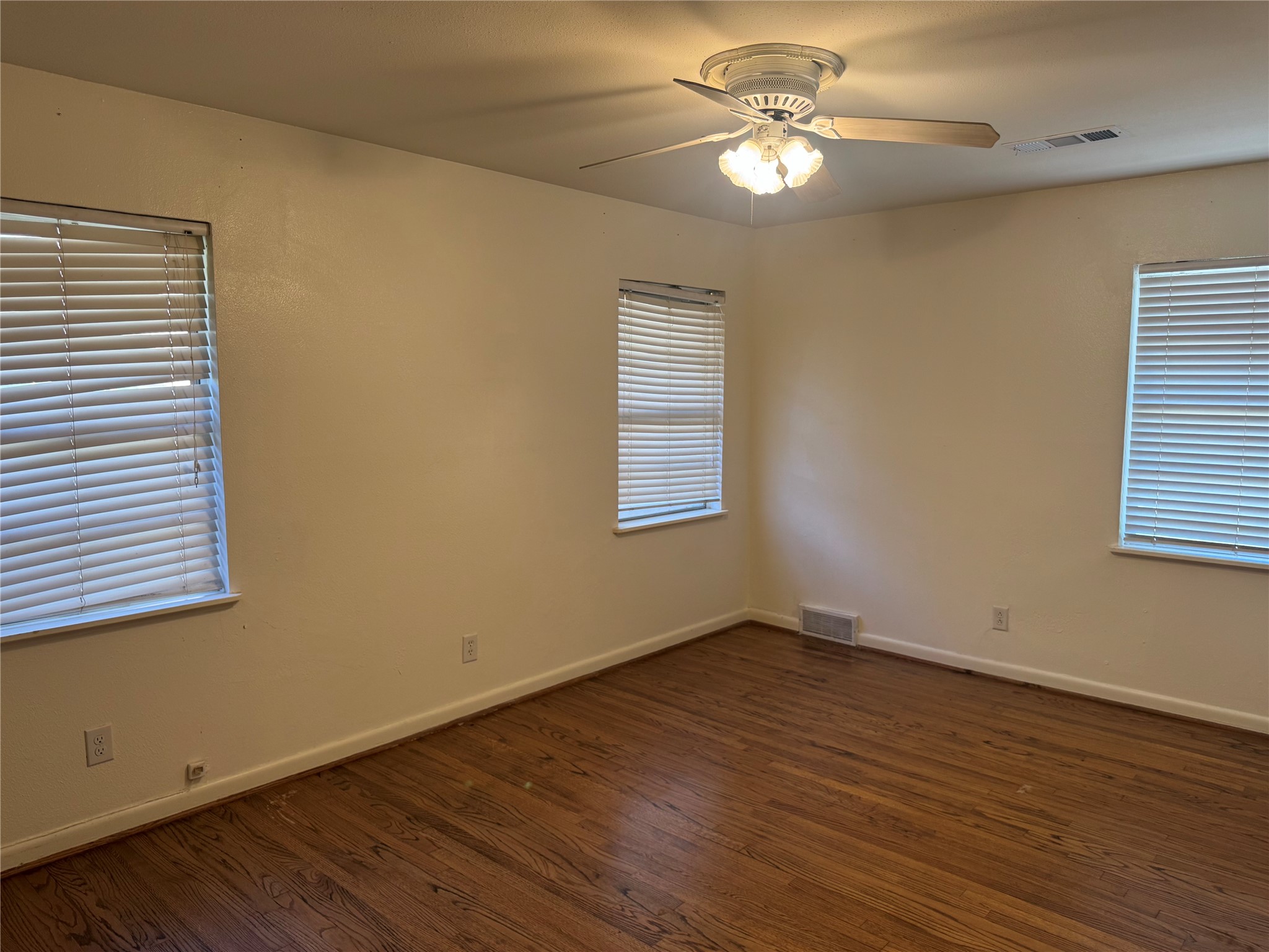 514 W Ridgewood Drive