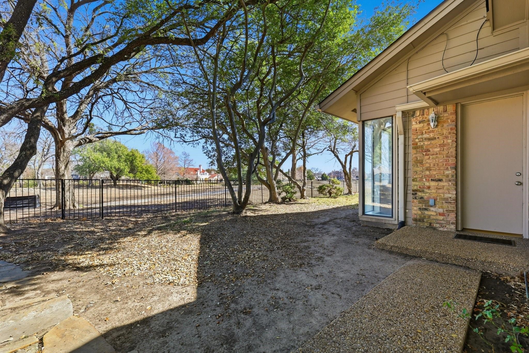 5806 Bent Trail