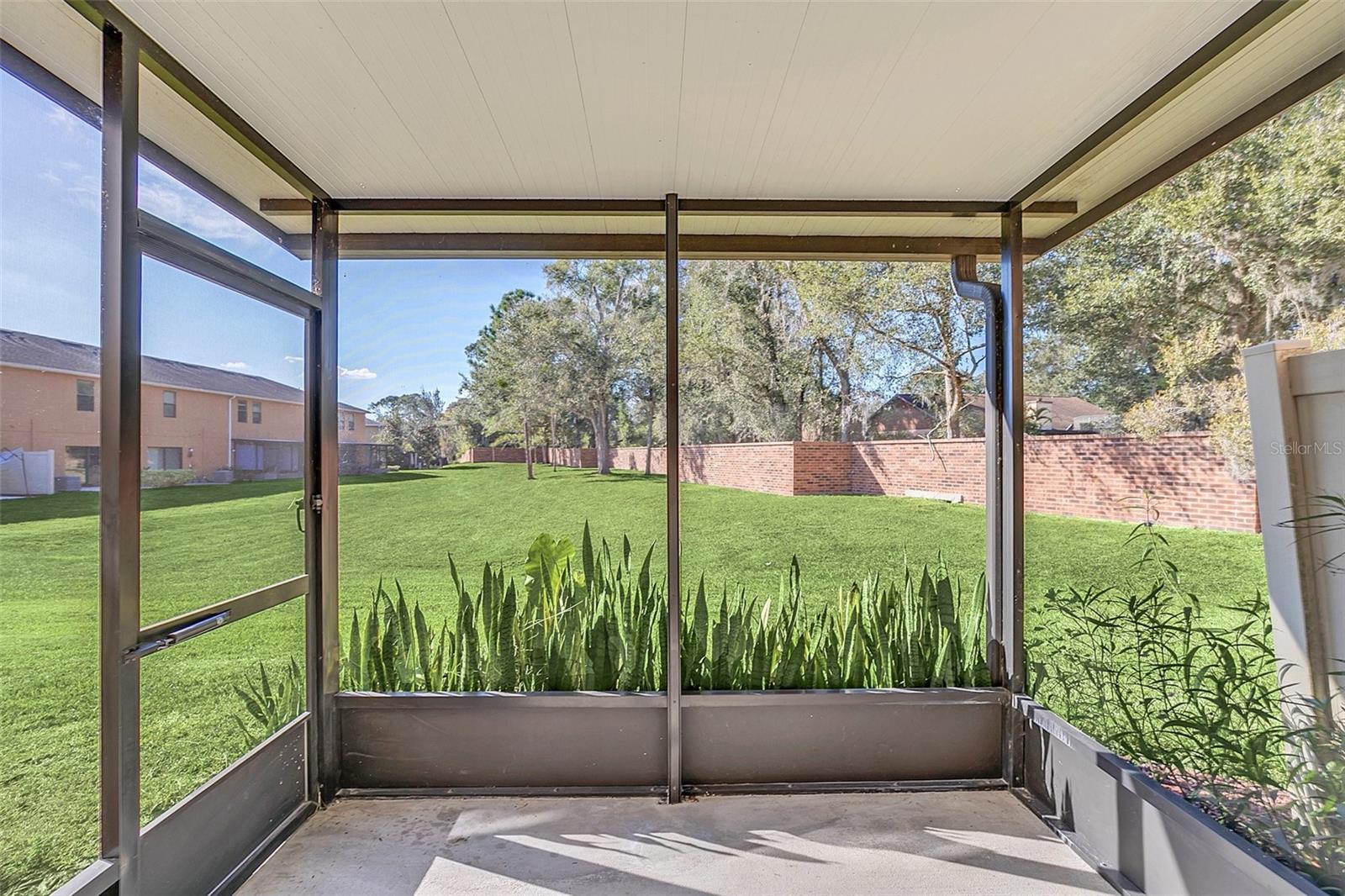 1850 RASPBERRY CANE CT