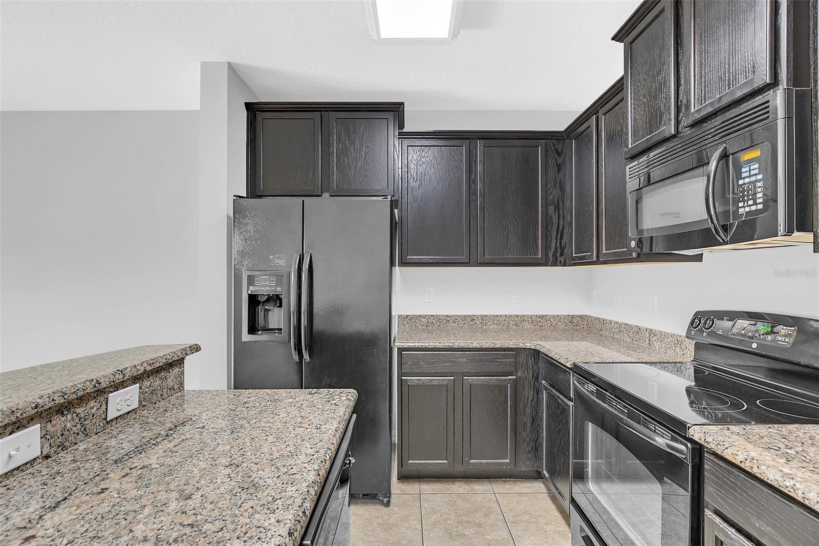 1850 RASPBERRY CANE CT