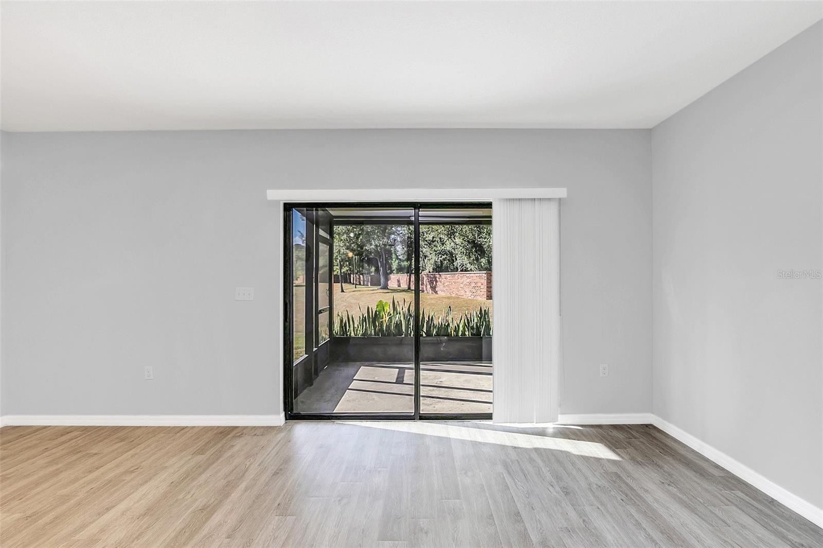 1850 RASPBERRY CANE CT