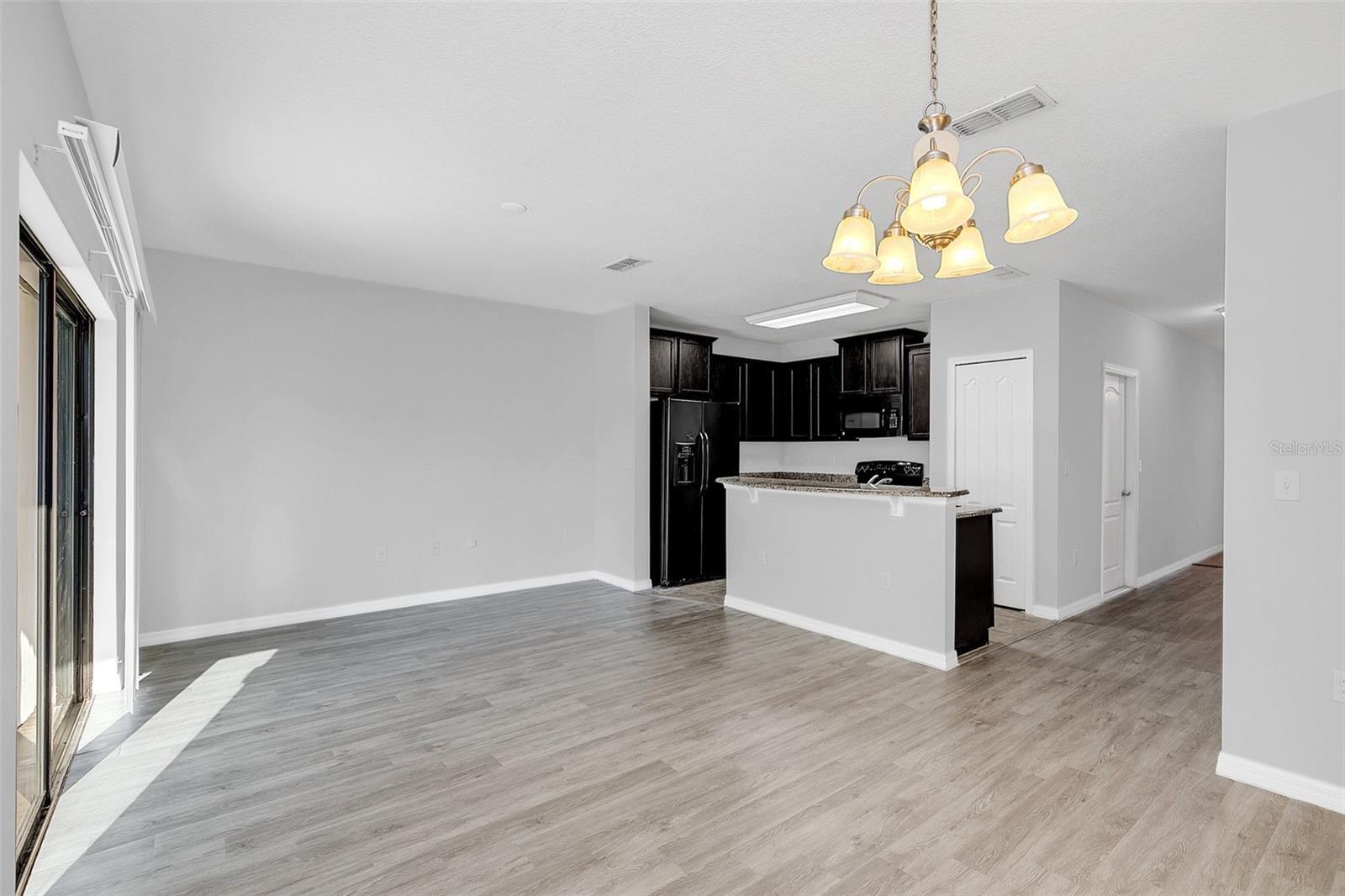 1850 RASPBERRY CANE CT