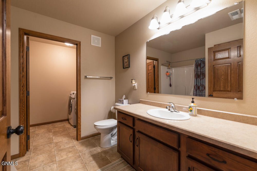 1401 Sharloh Loop, 12