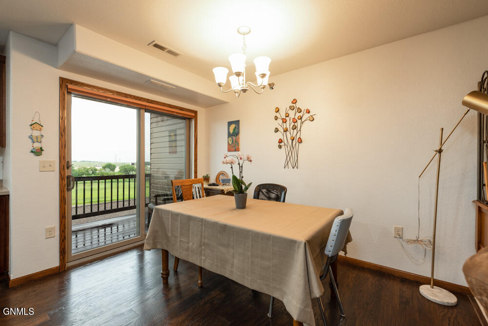 1401 Sharloh Loop, 12