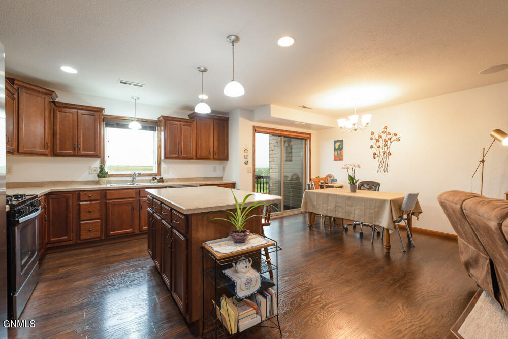 1401 Sharloh Loop, 12