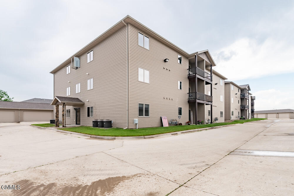 1401 Sharloh Loop, 12