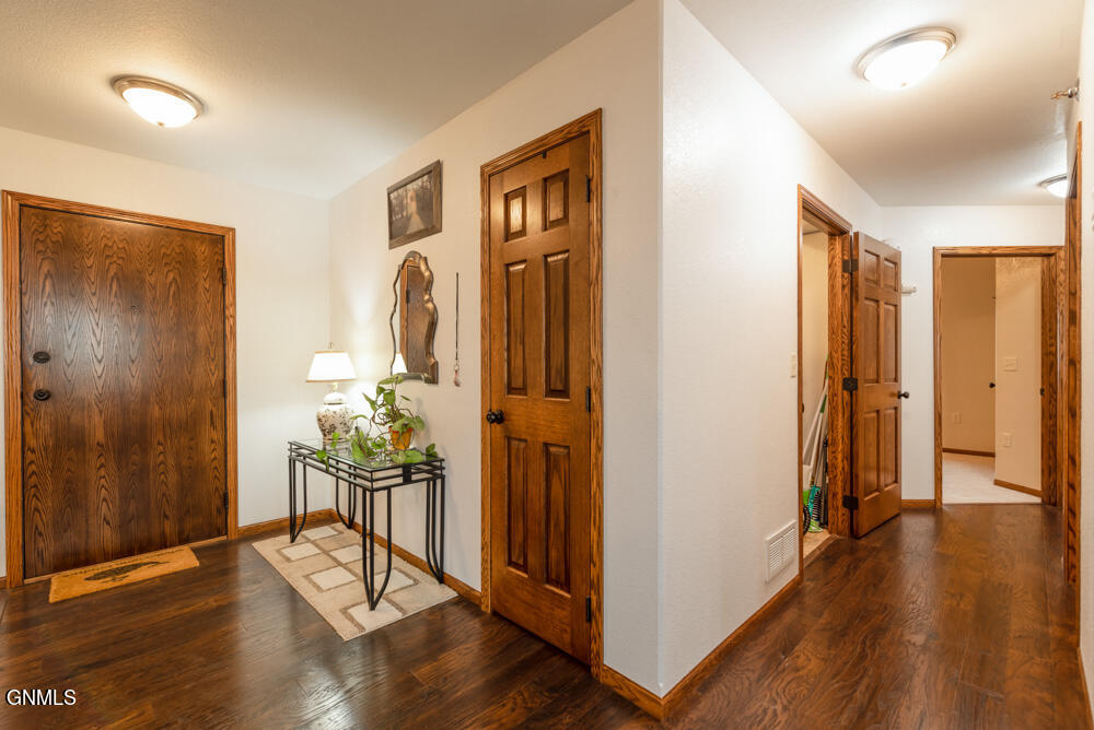 1401 Sharloh Loop, 12