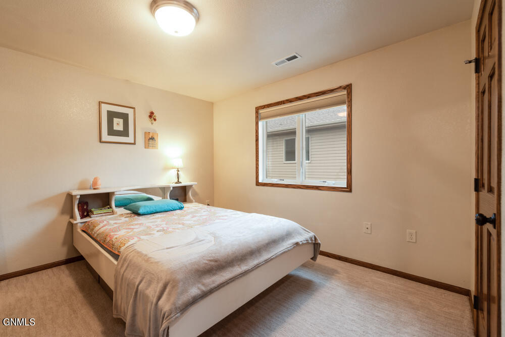 1401 Sharloh Loop, 12