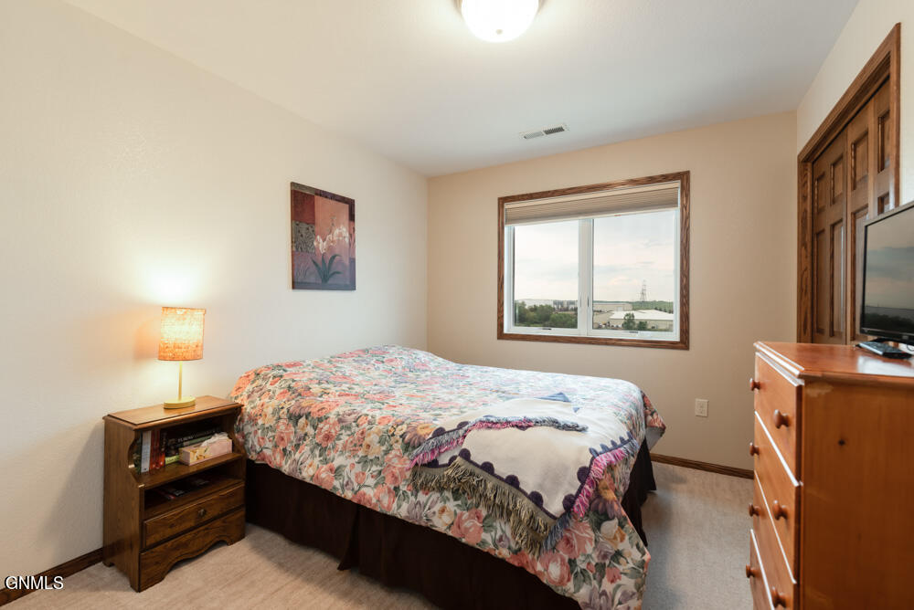 1401 Sharloh Loop, 12