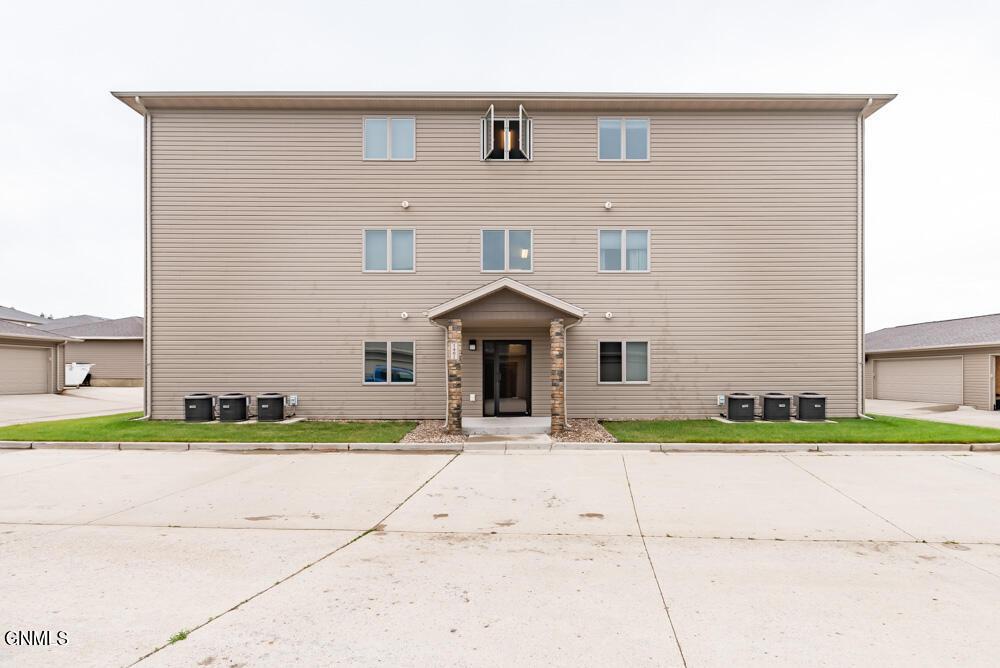 1401 Sharloh Loop, 12